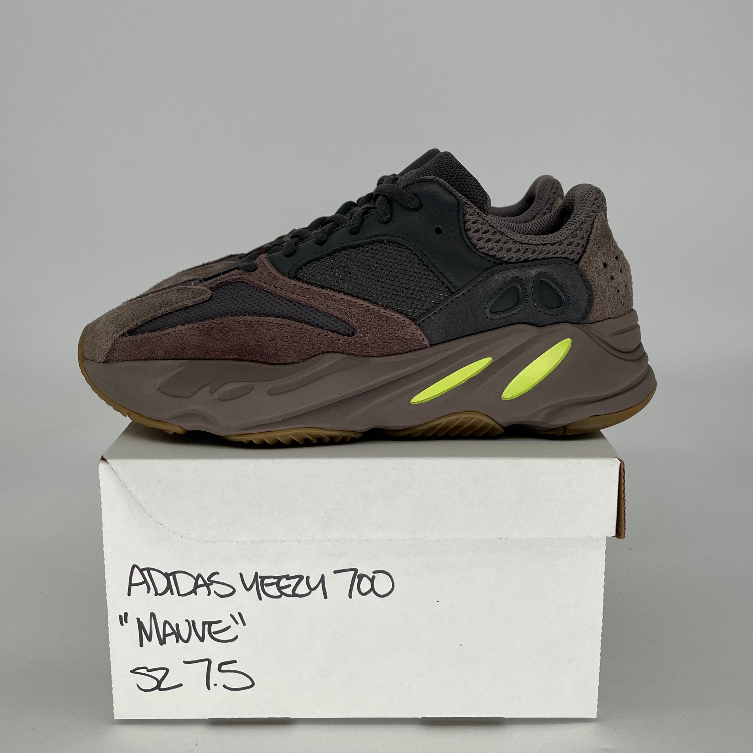 ADIDAS YEEZY 700 MAUVE EE9614 SIZE 7.5/9W