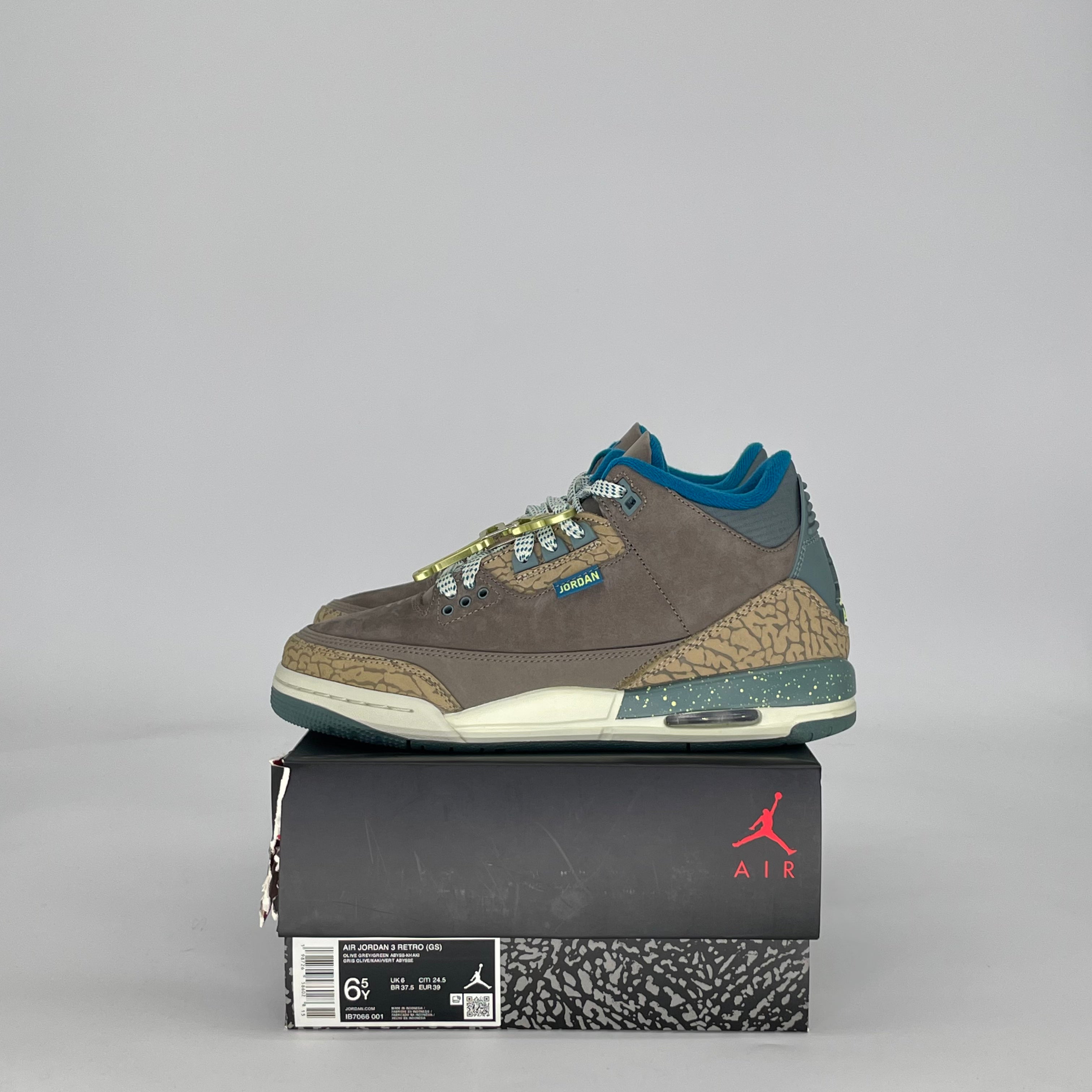 AIR JORDAN 3 OLIVE GREY IB7066-001 SIZE 6.5/8W GS