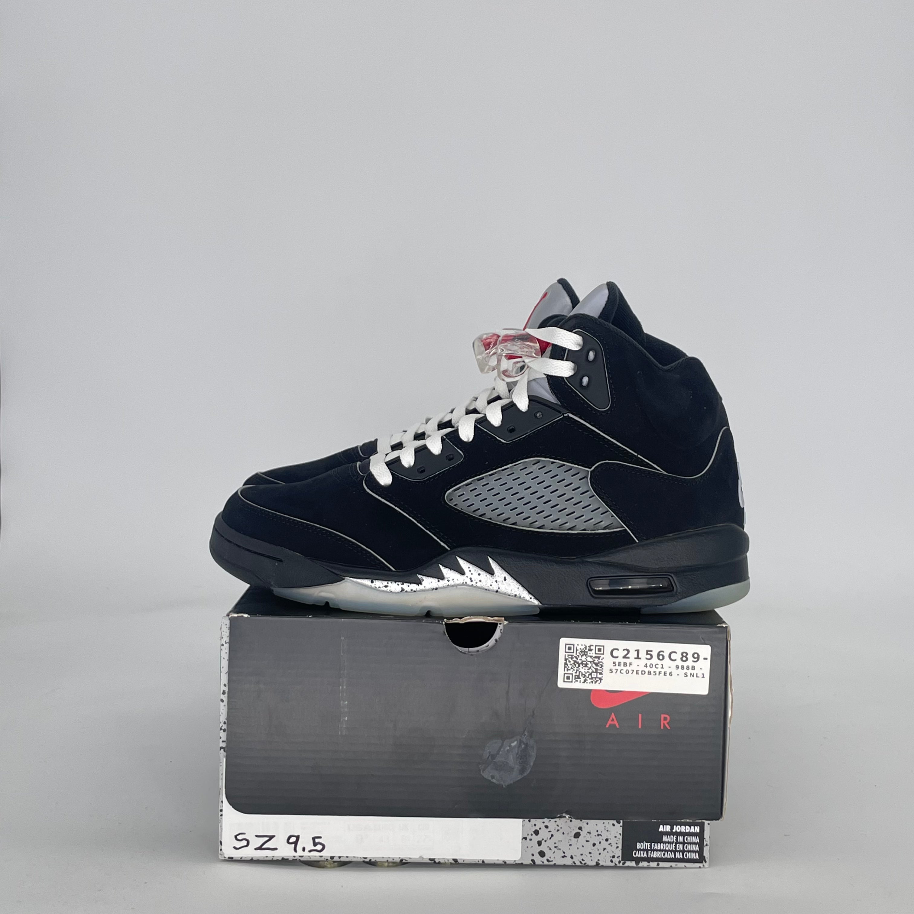 AIR JORDAN 5 BLACK METALLIC REIMAGINED HF3975-001 SIZE 9.5/11W