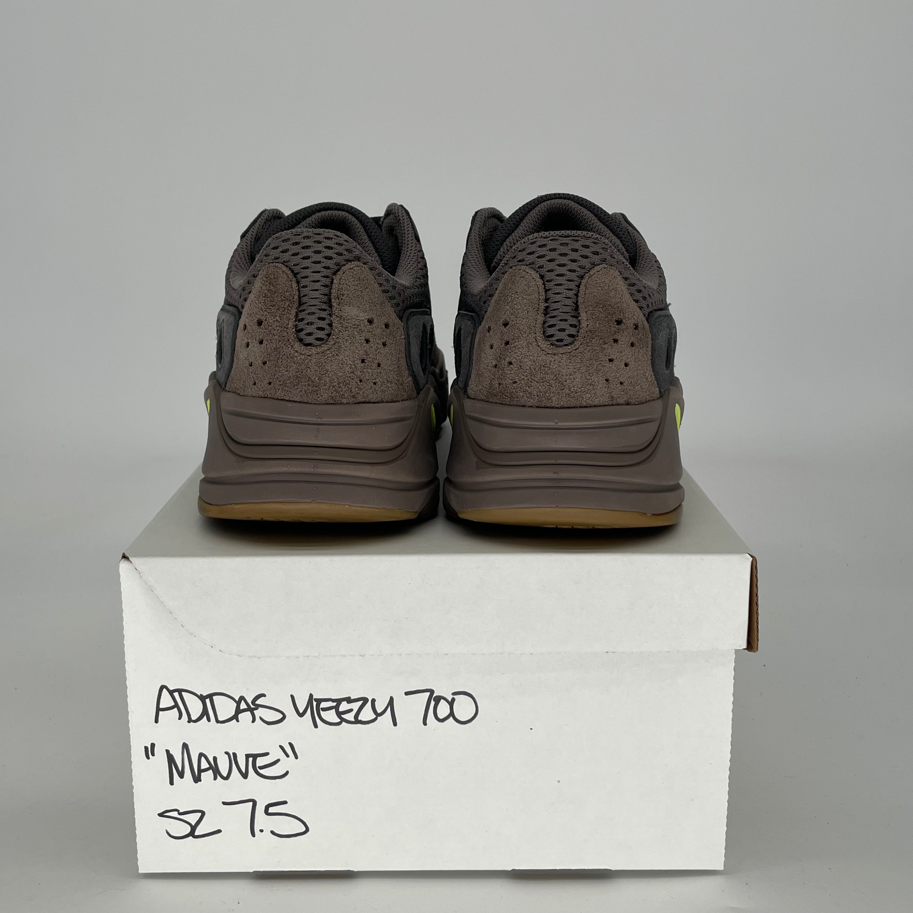 ADIDAS YEEZY 700 MAUVE EE9614 SIZE 7.5/9W