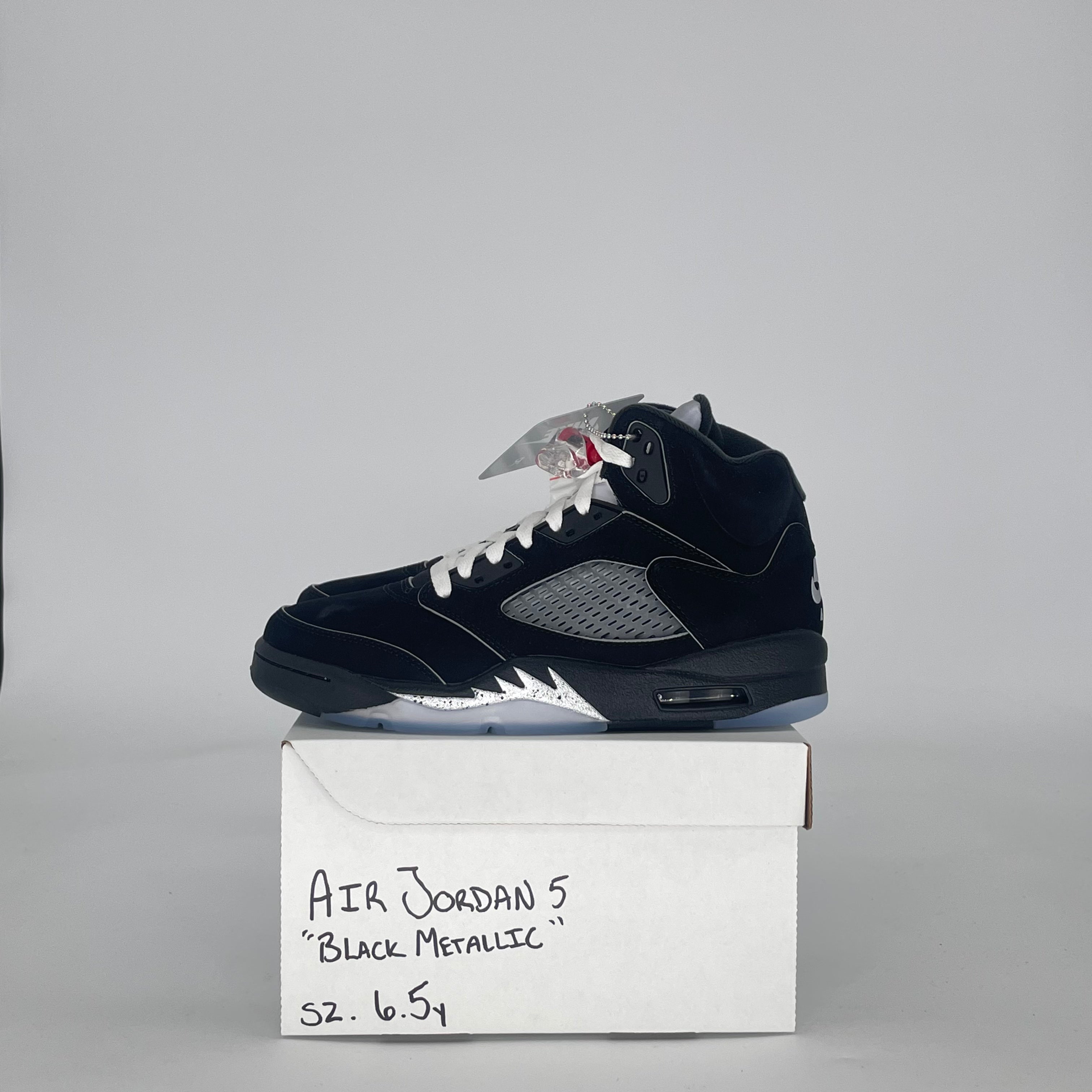 AIR JORDAN 5 BLACK METALLIC REIMAGINED HF3976-001 SIZE 6.5/8W GS