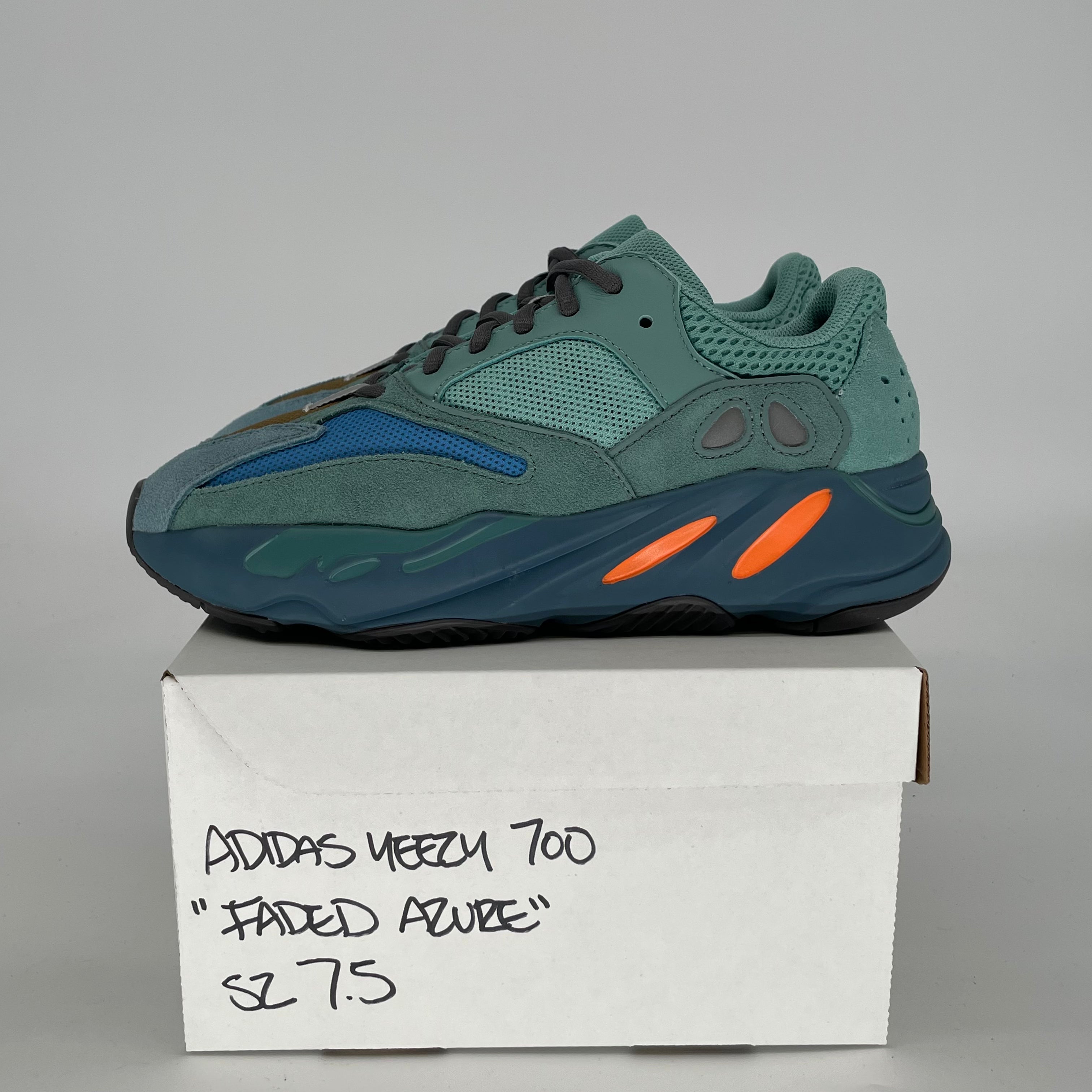 ADIDAS YEEZY 700 FADED AZURE GZ2002 SIZE 7.5/9W