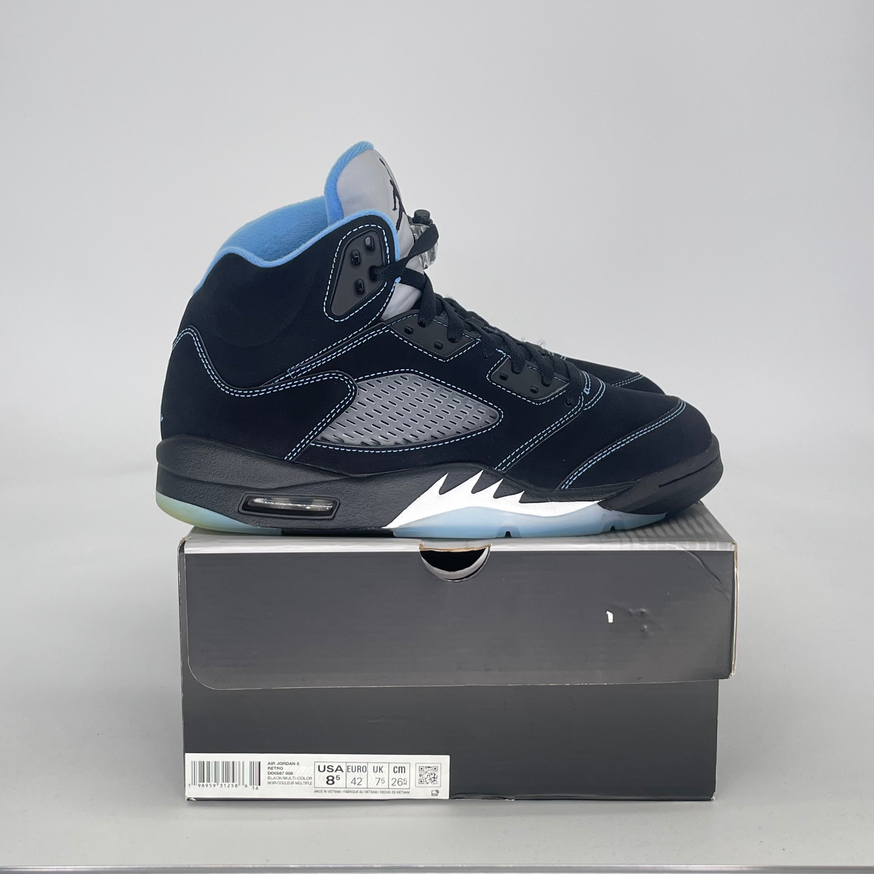 AIR JORDAN 5 BLACK UNIVERSITY BLUE DD0587-008 SIZE 8.5/10W