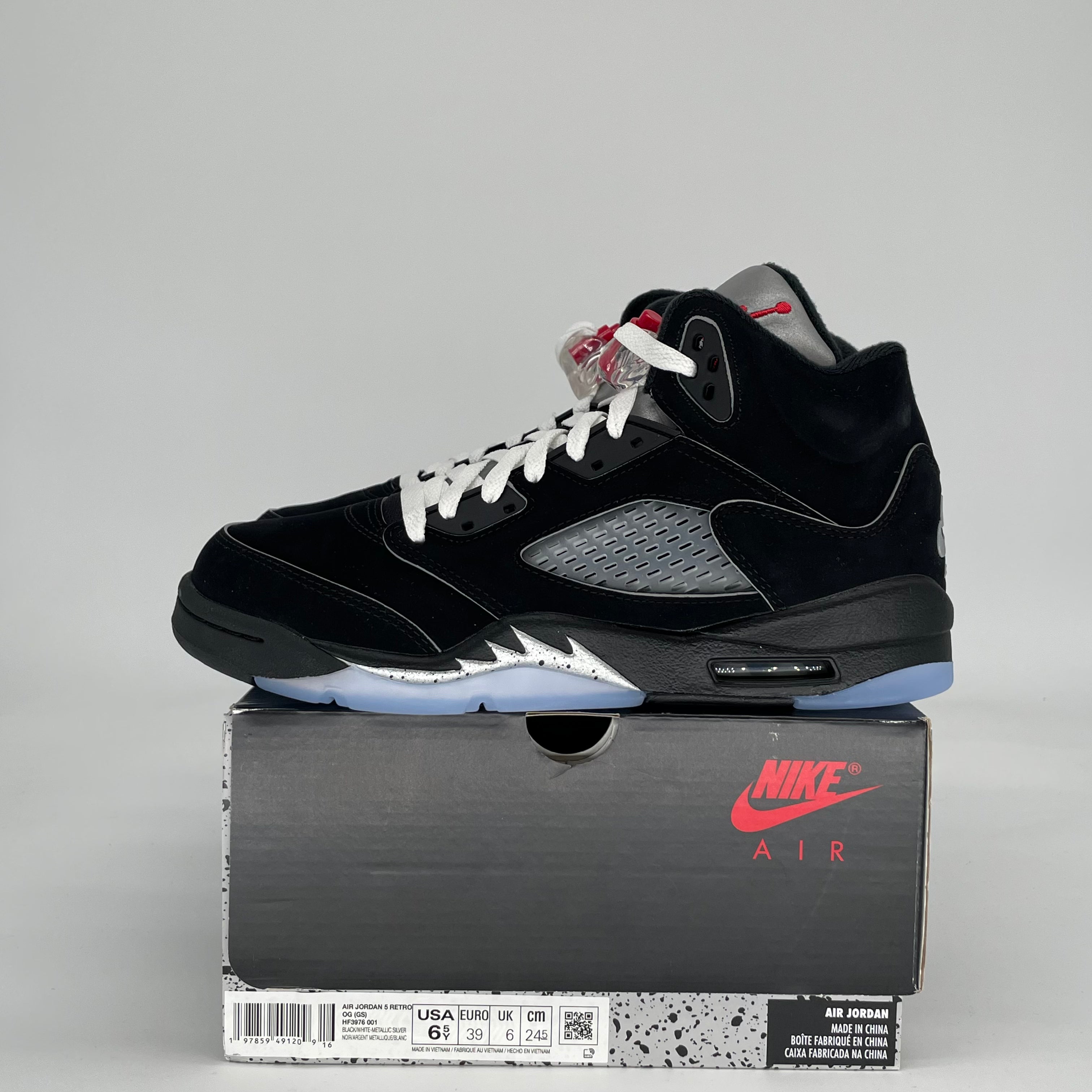 AIR JORDAN 5 BLACK METALLIC REIMAGINED HF3976-001 SIZE 6.5/8W