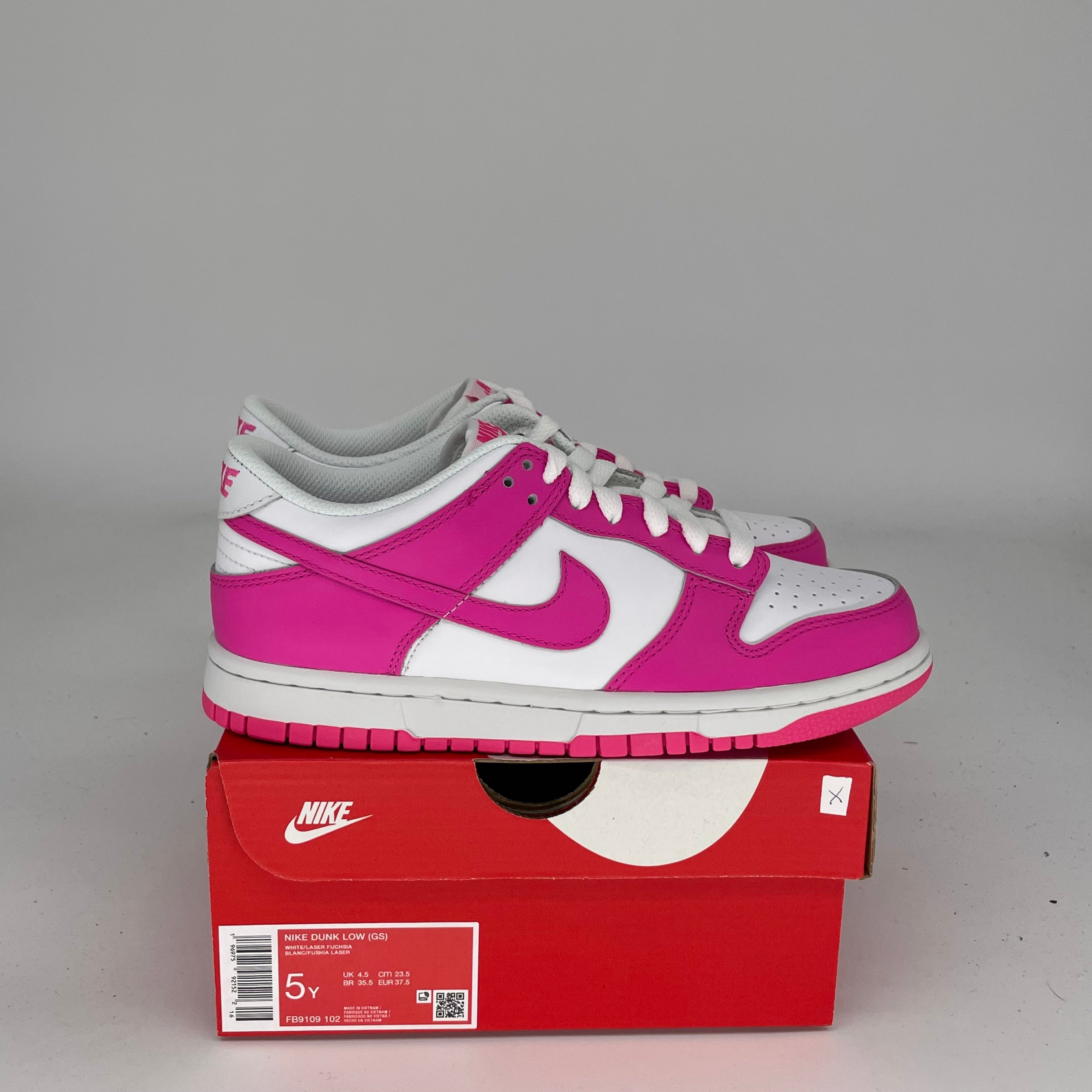 NIKE DUNK LOW LASER FUCHSIA SIZE 5Y FB9109-102