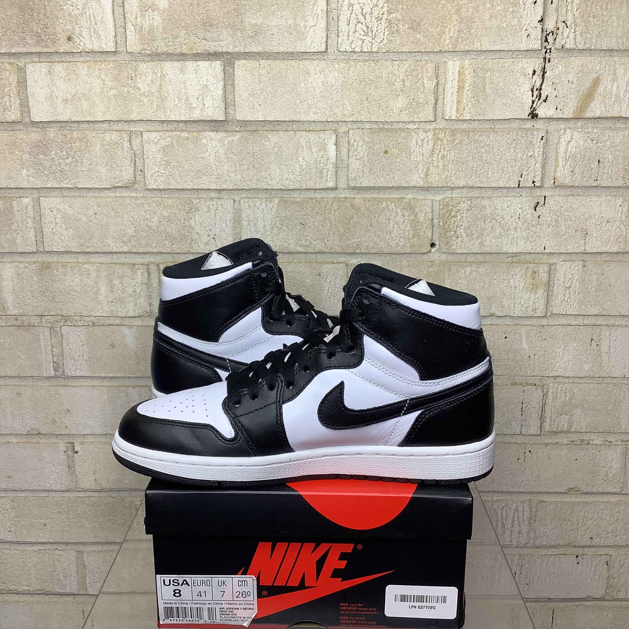 AIR JORDAN 1 BLACK WHITE SIZE 8/9.5W 555088-010