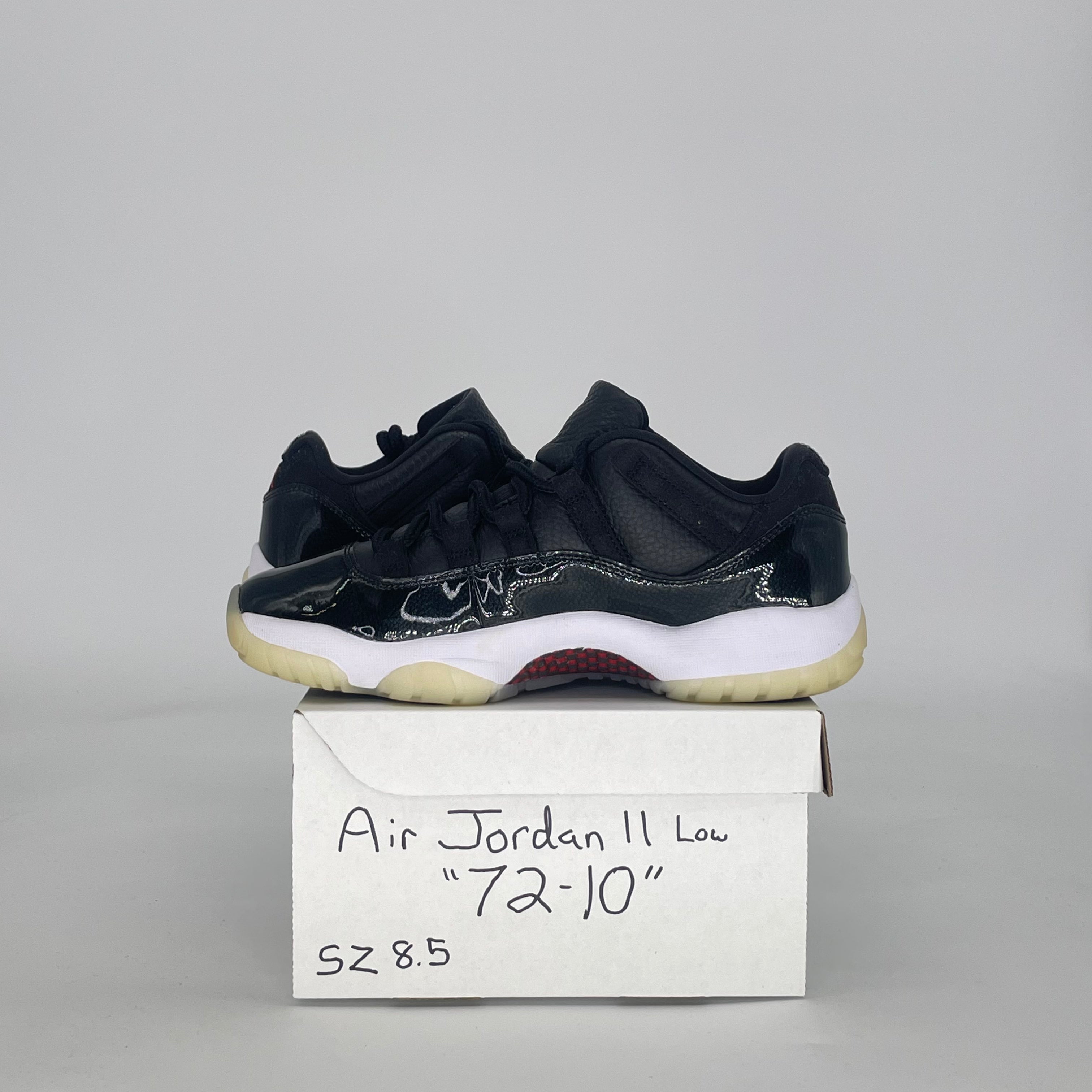 AIR JORDAN 11 LOW 72-10 AV2187-001 SIZE 8.5/10W