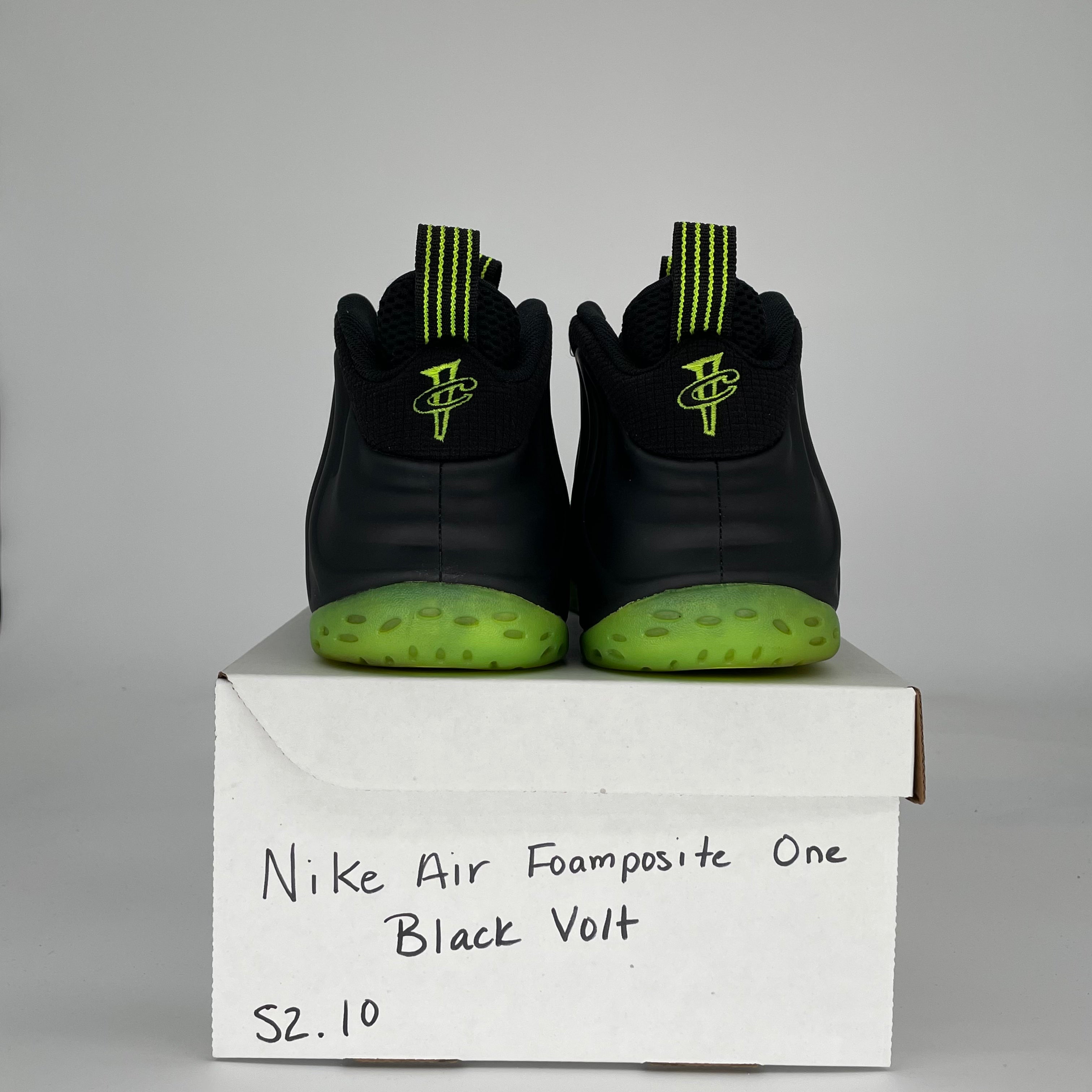 NIKE AIR FOAMPOSITE ONE BLACK VOLT HF2902-001 SIZE 10/11.5W