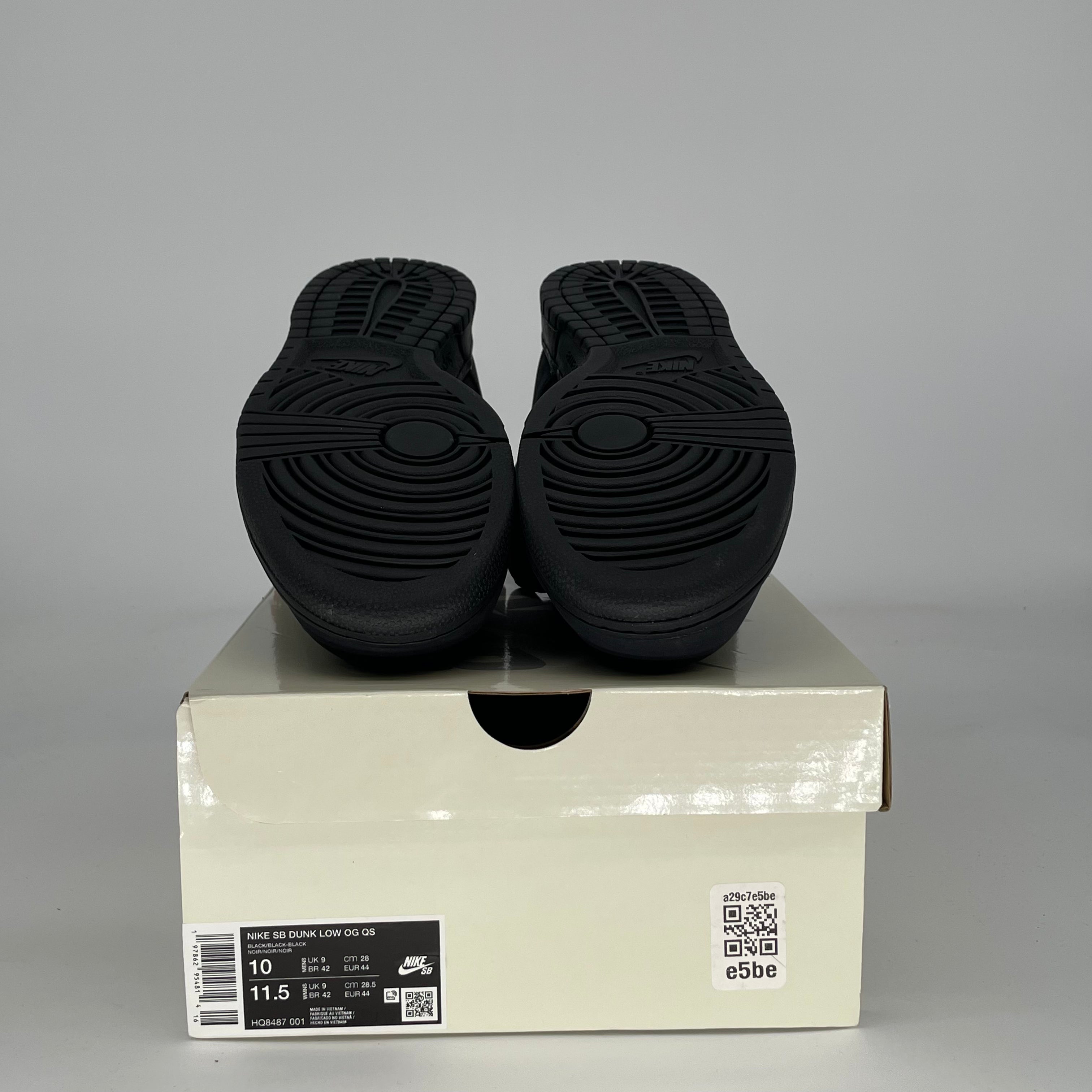 NIKE SB DUNK LOW SUPREME 94 BLACK HQ8487-001 SIZE 10/11.5W