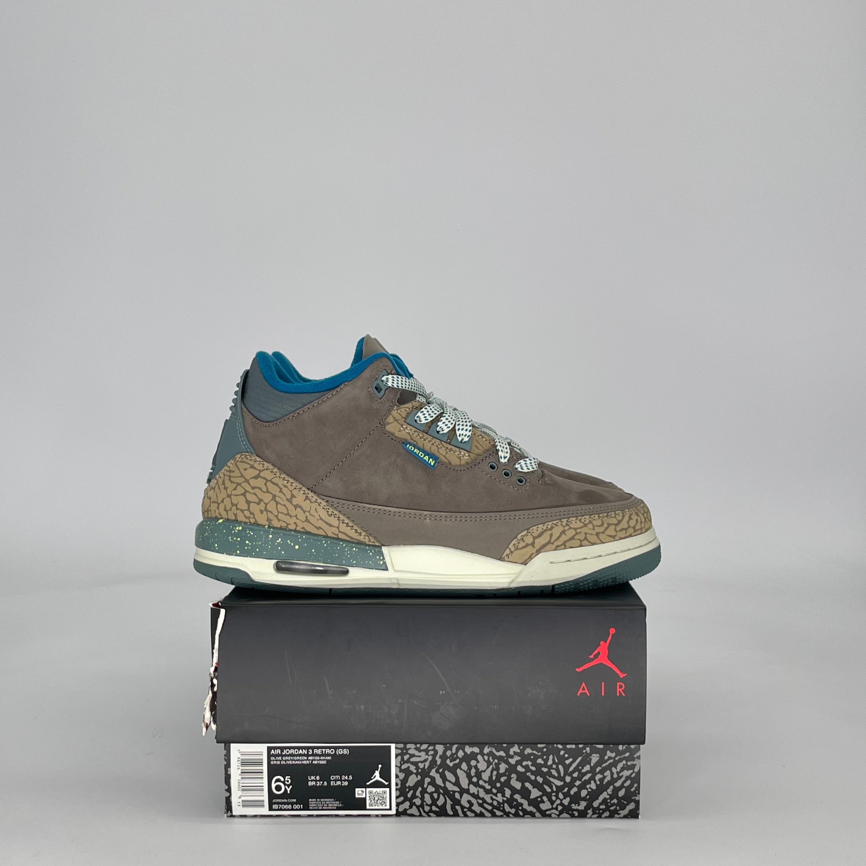 AIR JORDAN 3 OLIVE GREY IB7066-001 SIZE 6.5/8W GS