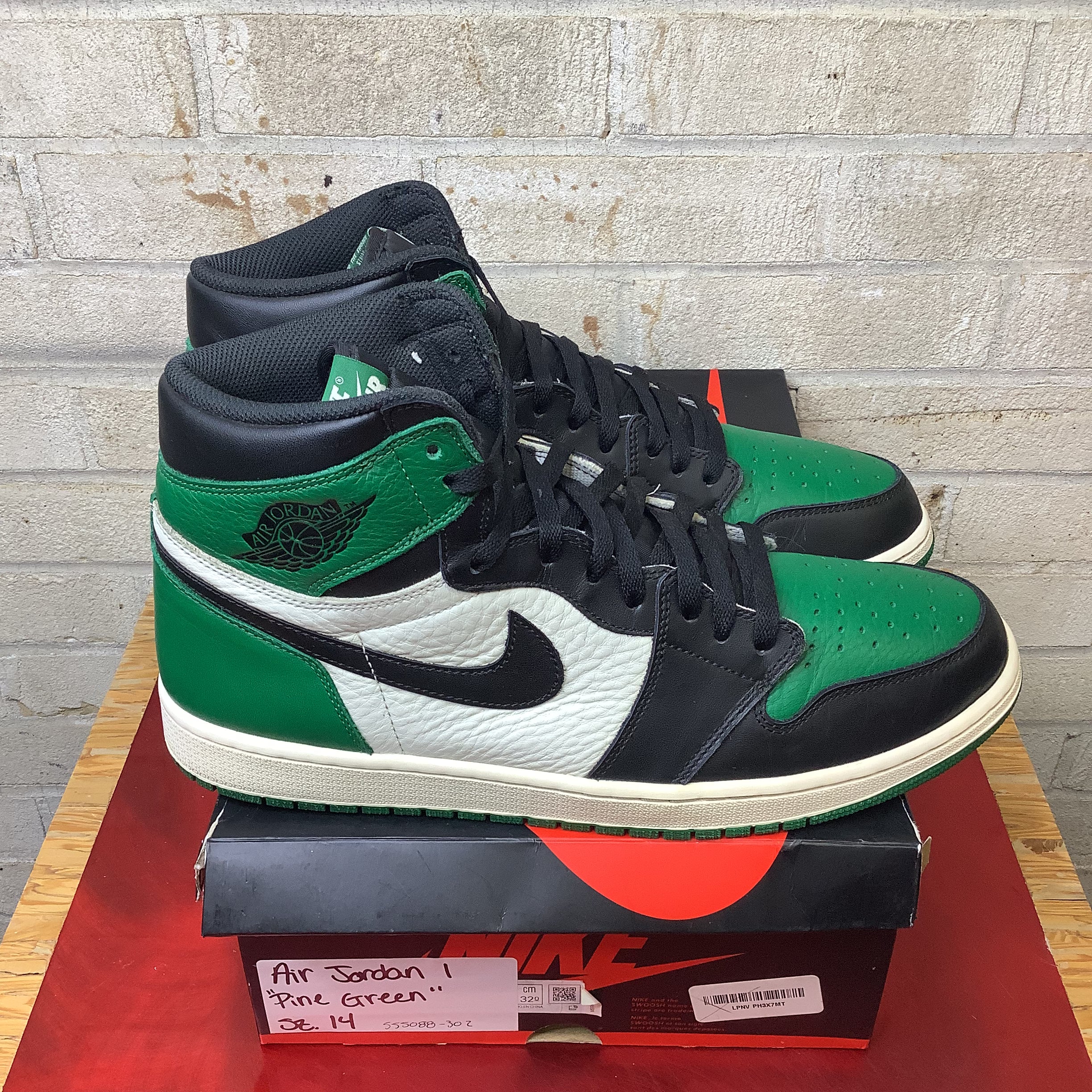 AIR JORDAN 1 PINE GREEN 555088-302 SIZE 14/15.5W