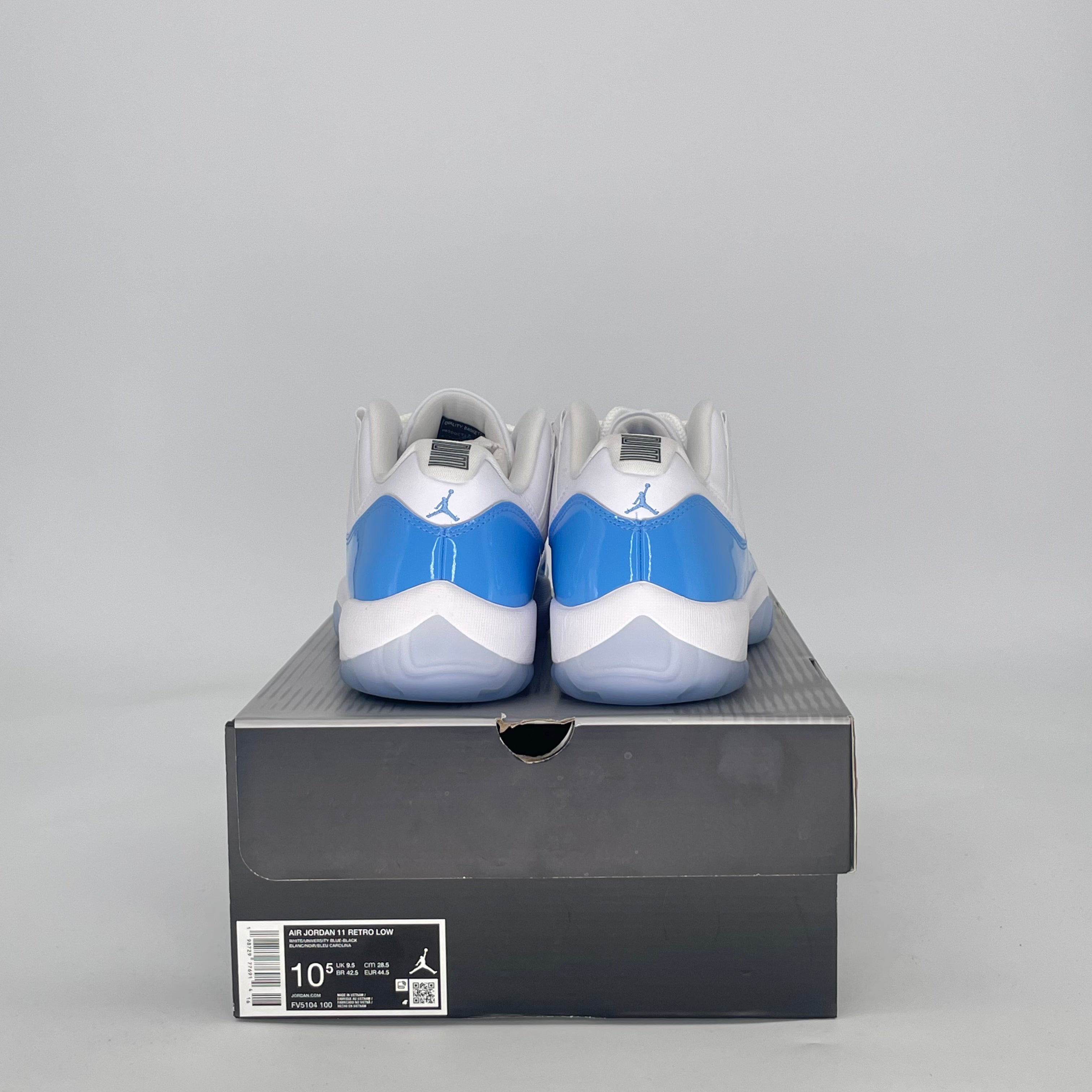 AIR JORDAN 11 LOW UNIVERSITY BLUE FV5104-100 SIZE 10.5/12W