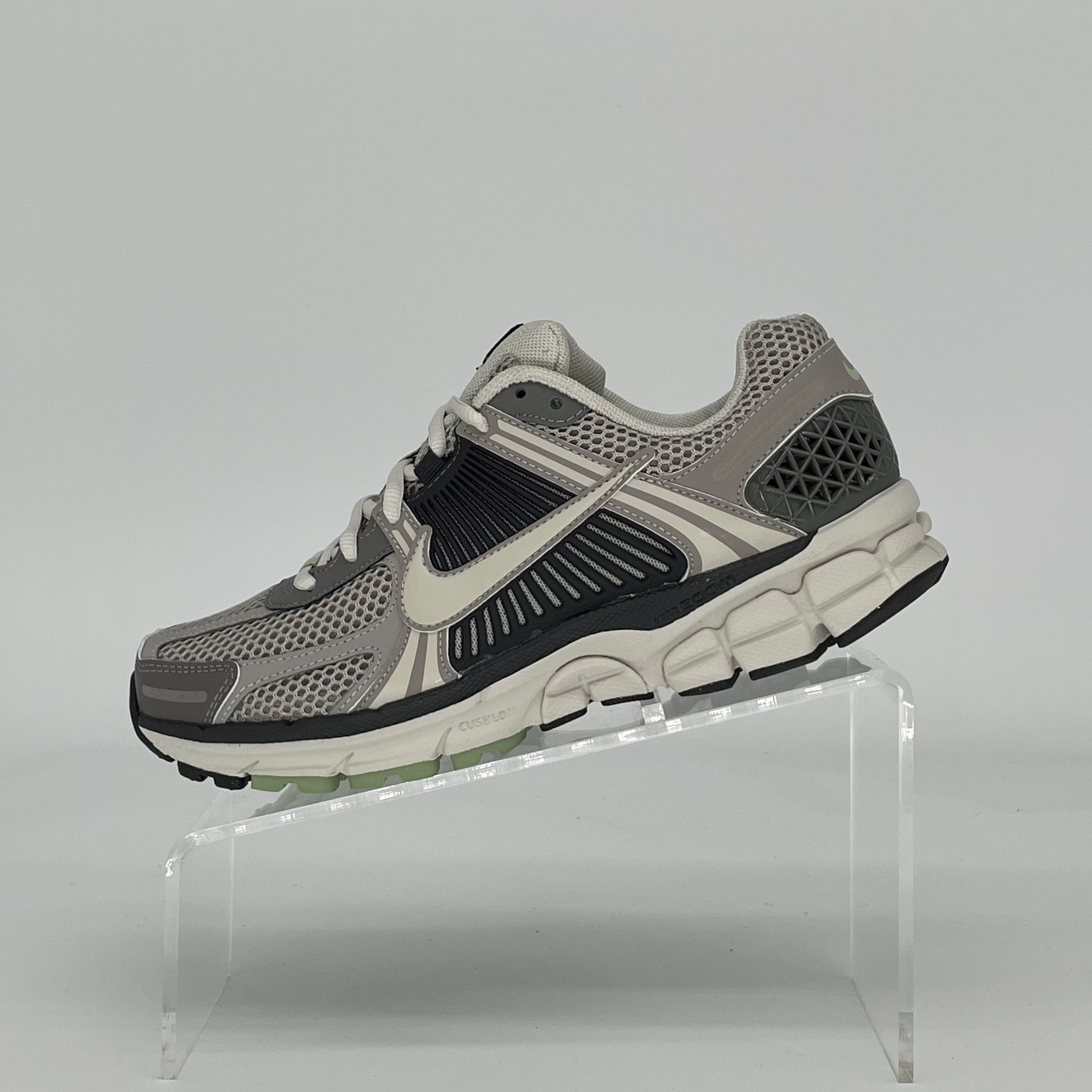 NIKE ZOOM VOMERO 5 COBBLESTONE FLAT PEWTER W FB8825-001