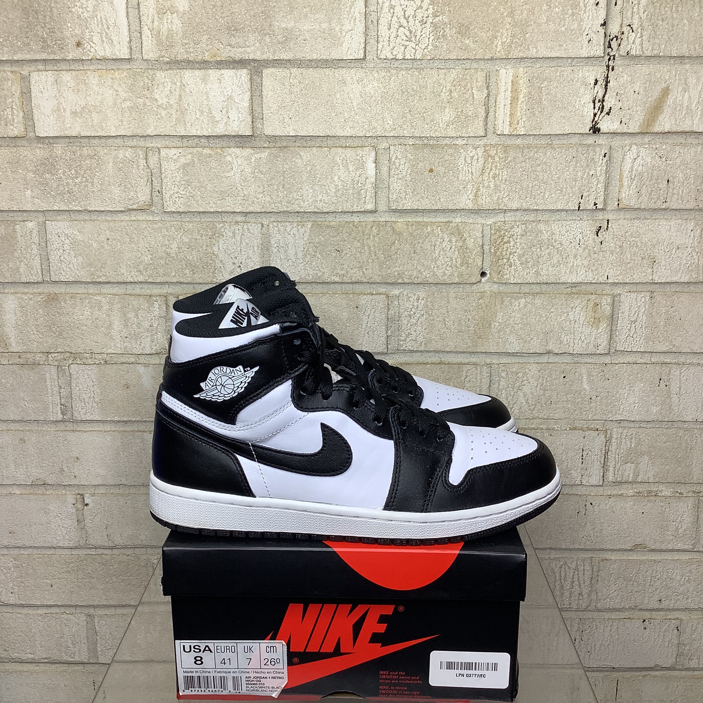 AIR JORDAN 1 BLACK WHITE SIZE 8/9.5W 555088-010
