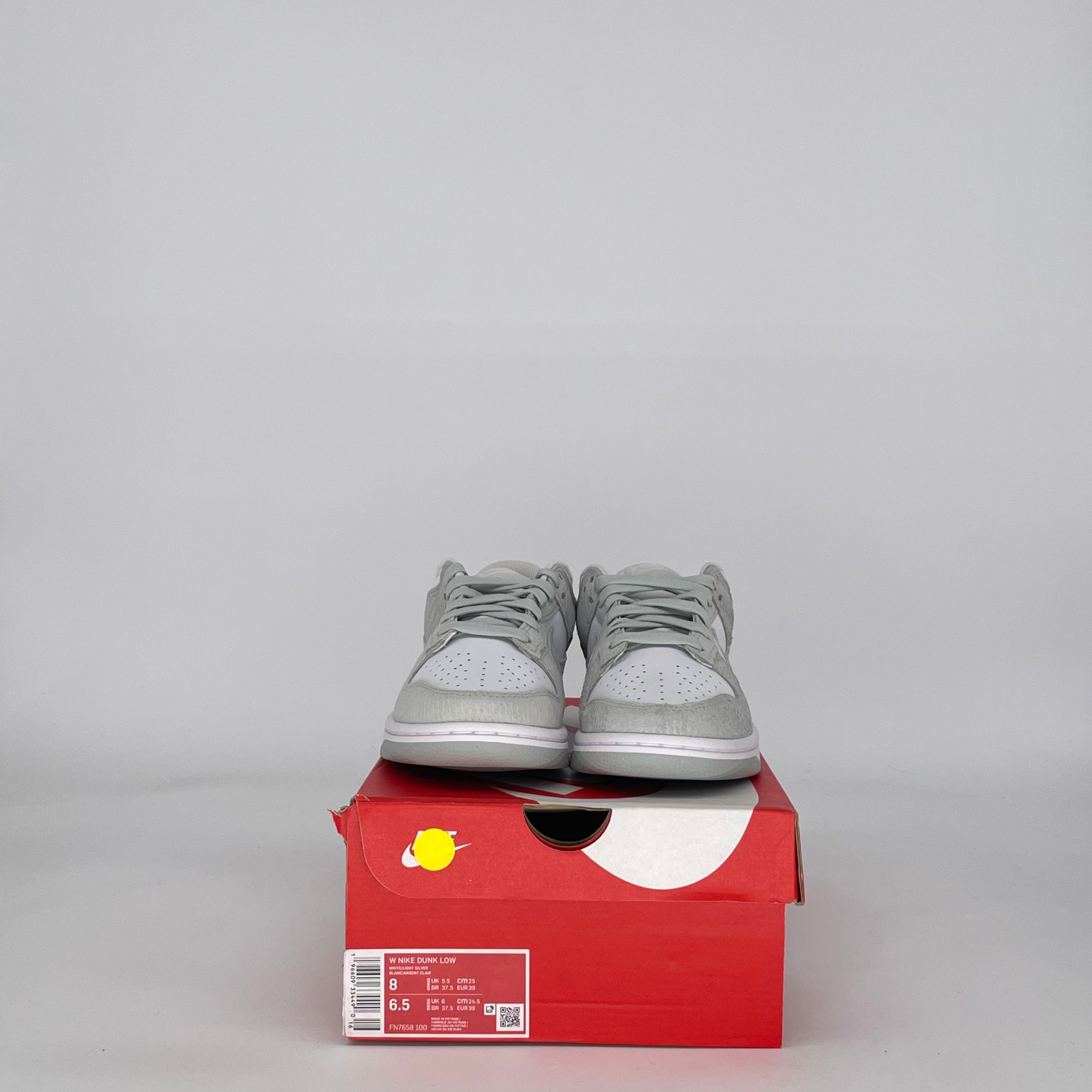 NIKE DUNK LOW LIGHT SILVER CORDUROY FN7658-100 SIZE 6.5/8W GS
