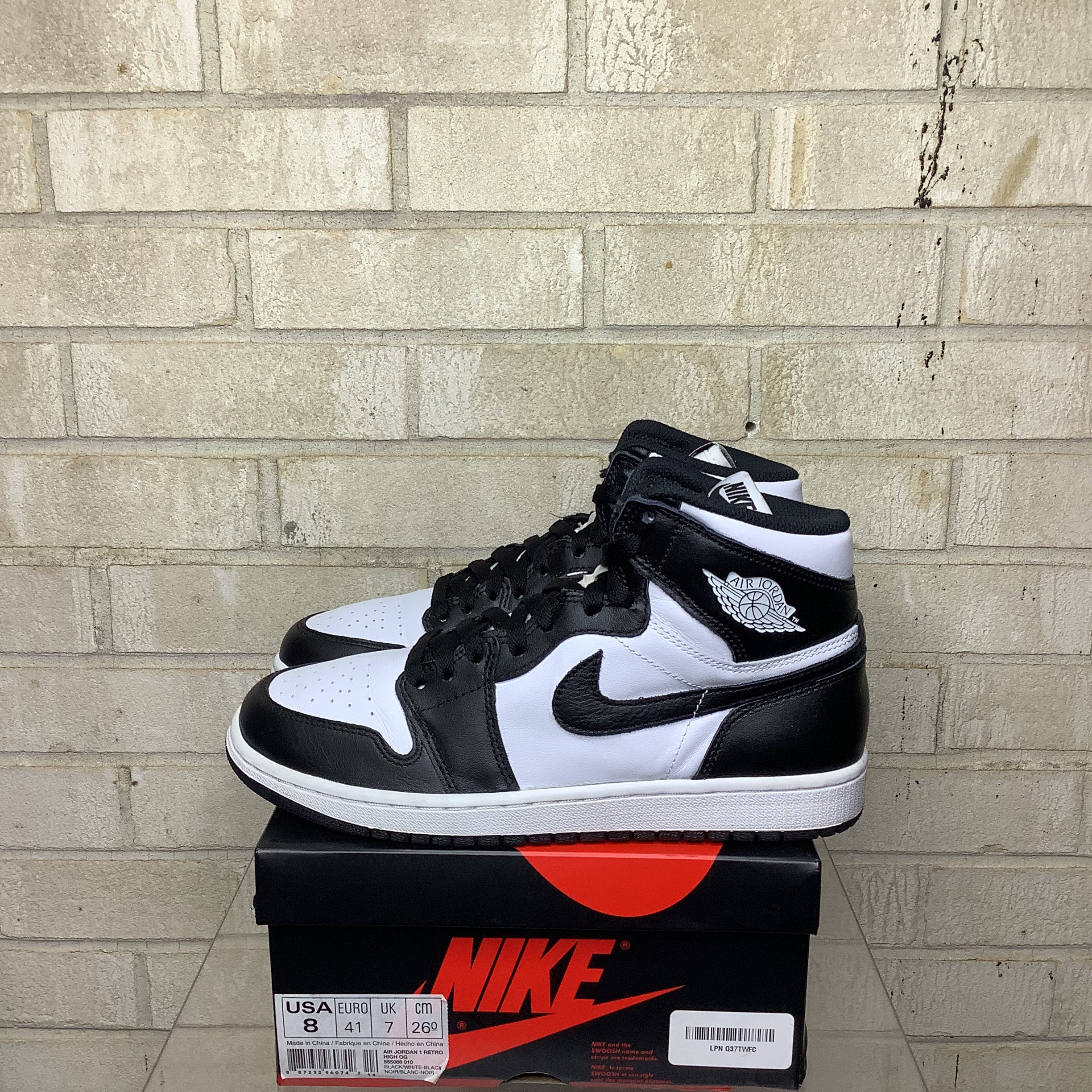AIR JORDAN 1 BLACK WHITE SIZE 8/9.5W 555088-010