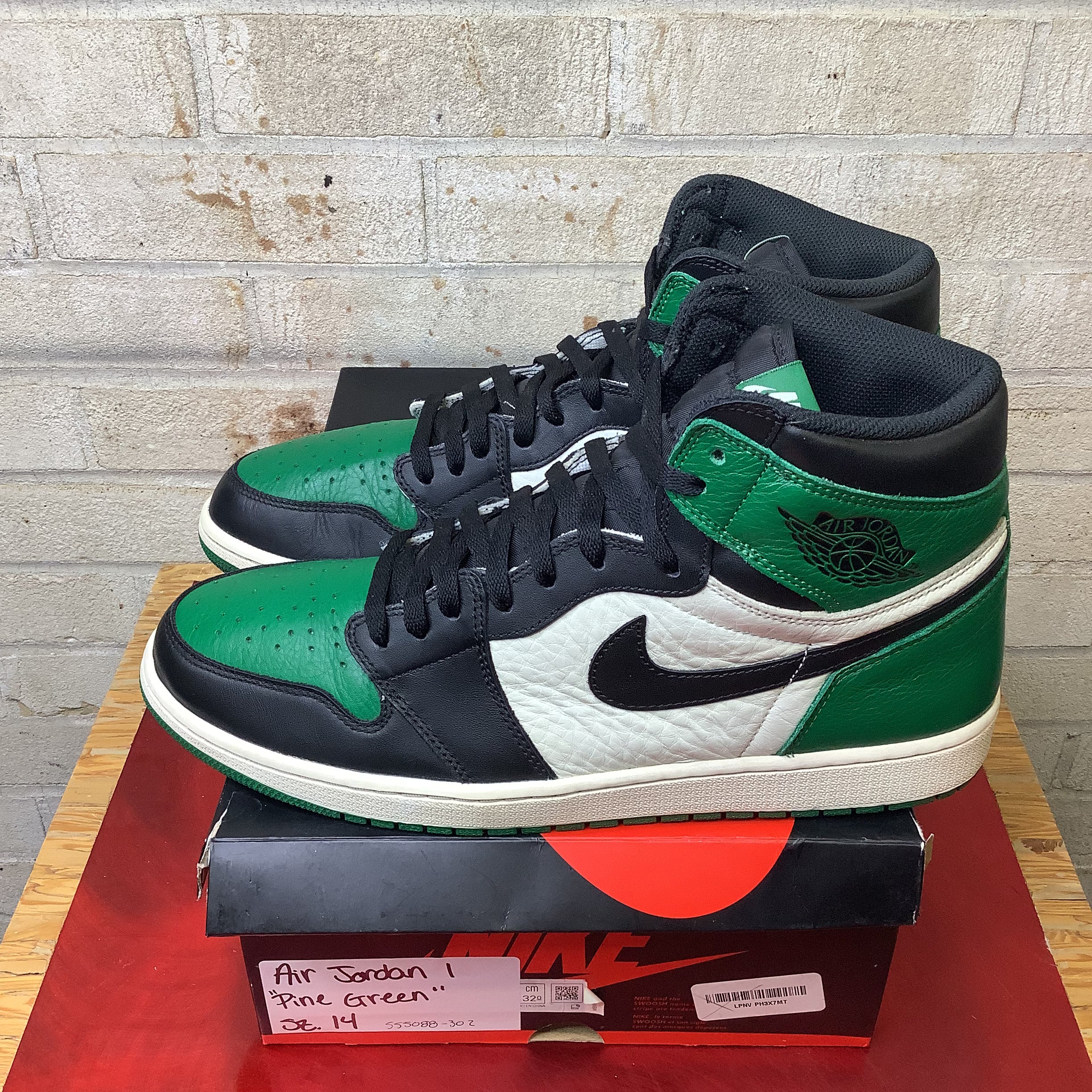 AIR JORDAN 1 PINE GREEN 555088-302 SIZE 14/15.5W