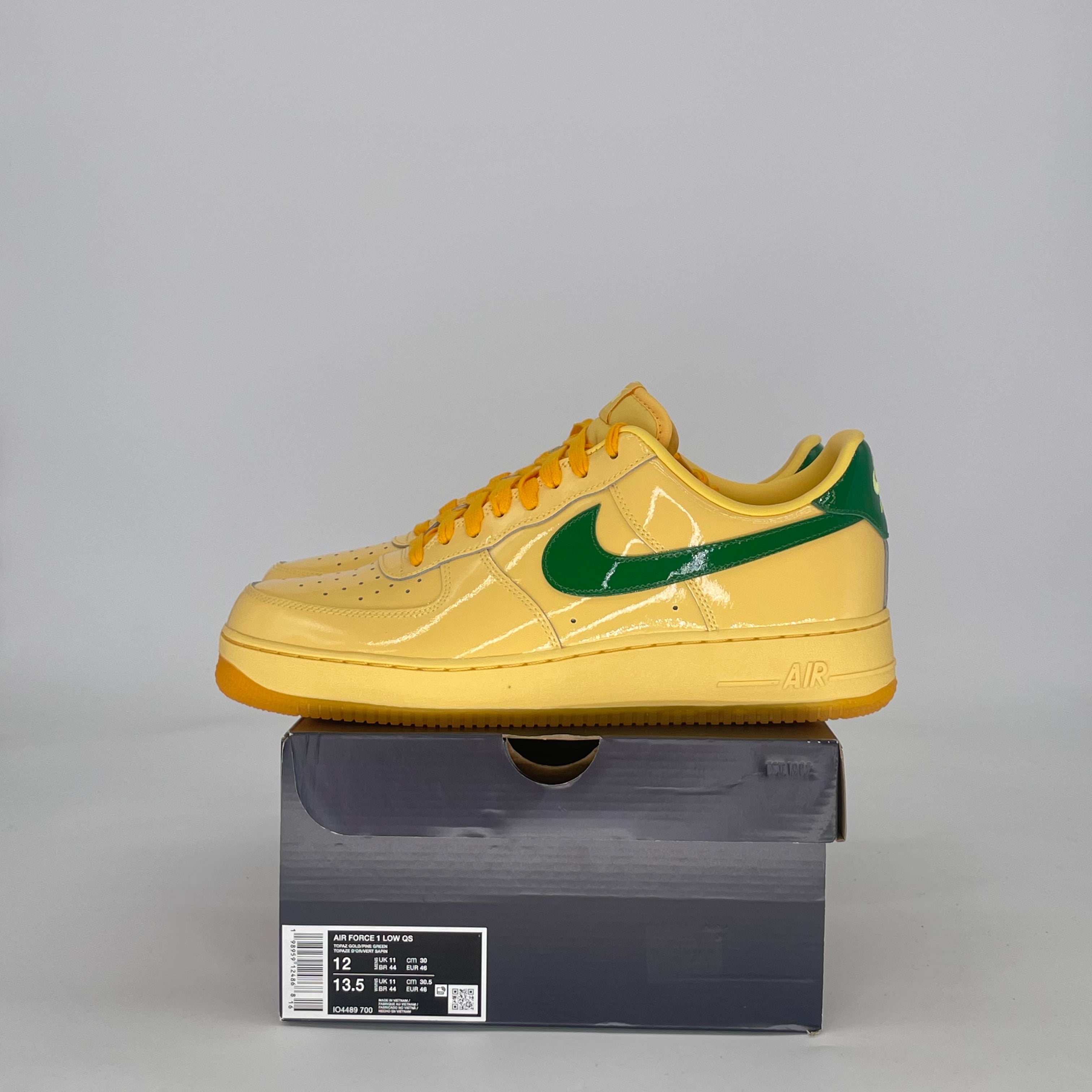 NIKE AIR FORCE 1 LOW PATENT LEATHER TOPAZ GOLD PINE GREEN IO4489-700 SIZE 12/13.5W