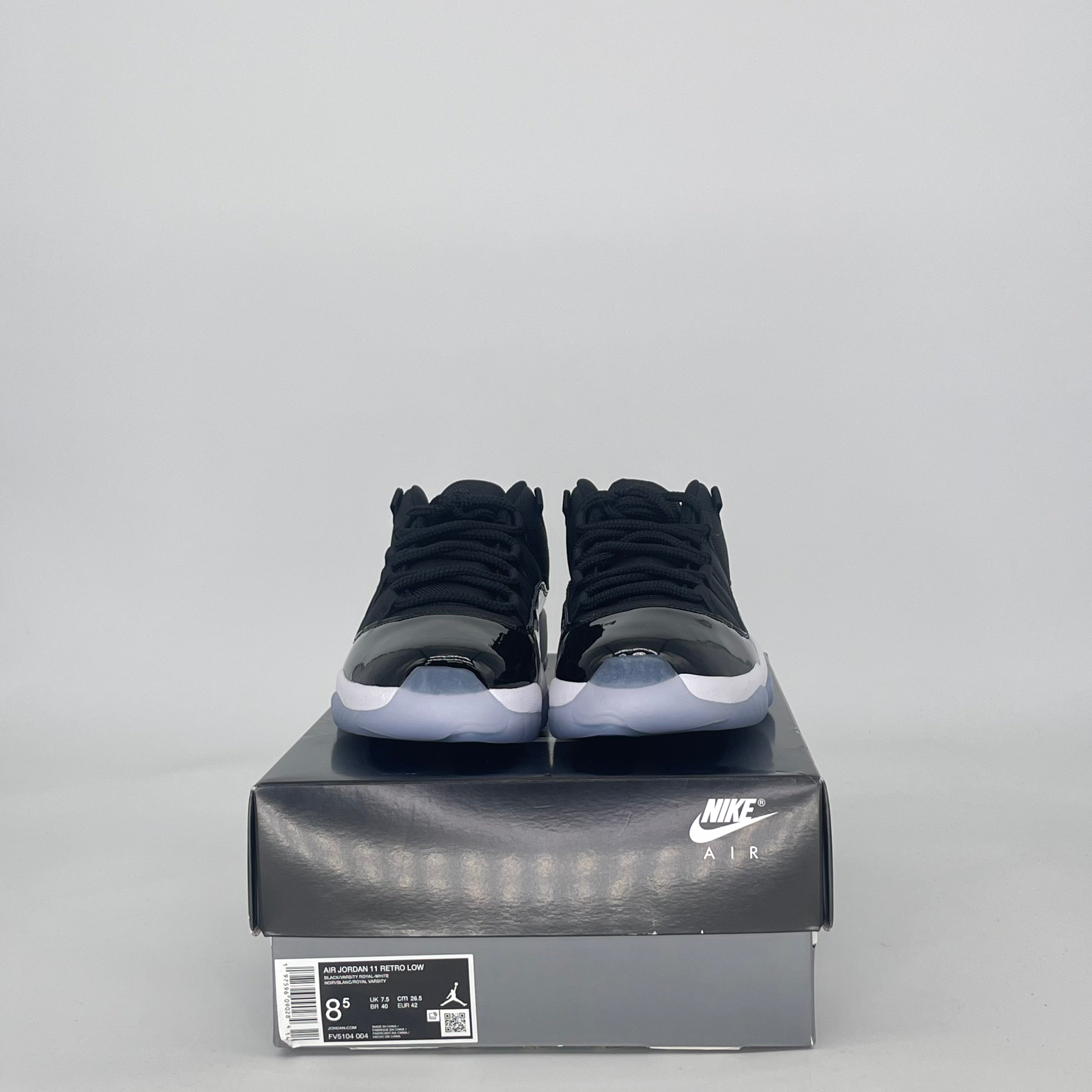 AIR JORDAN 11 LOW SPACE JAM FV5104-004 SIZE 8.5/10W