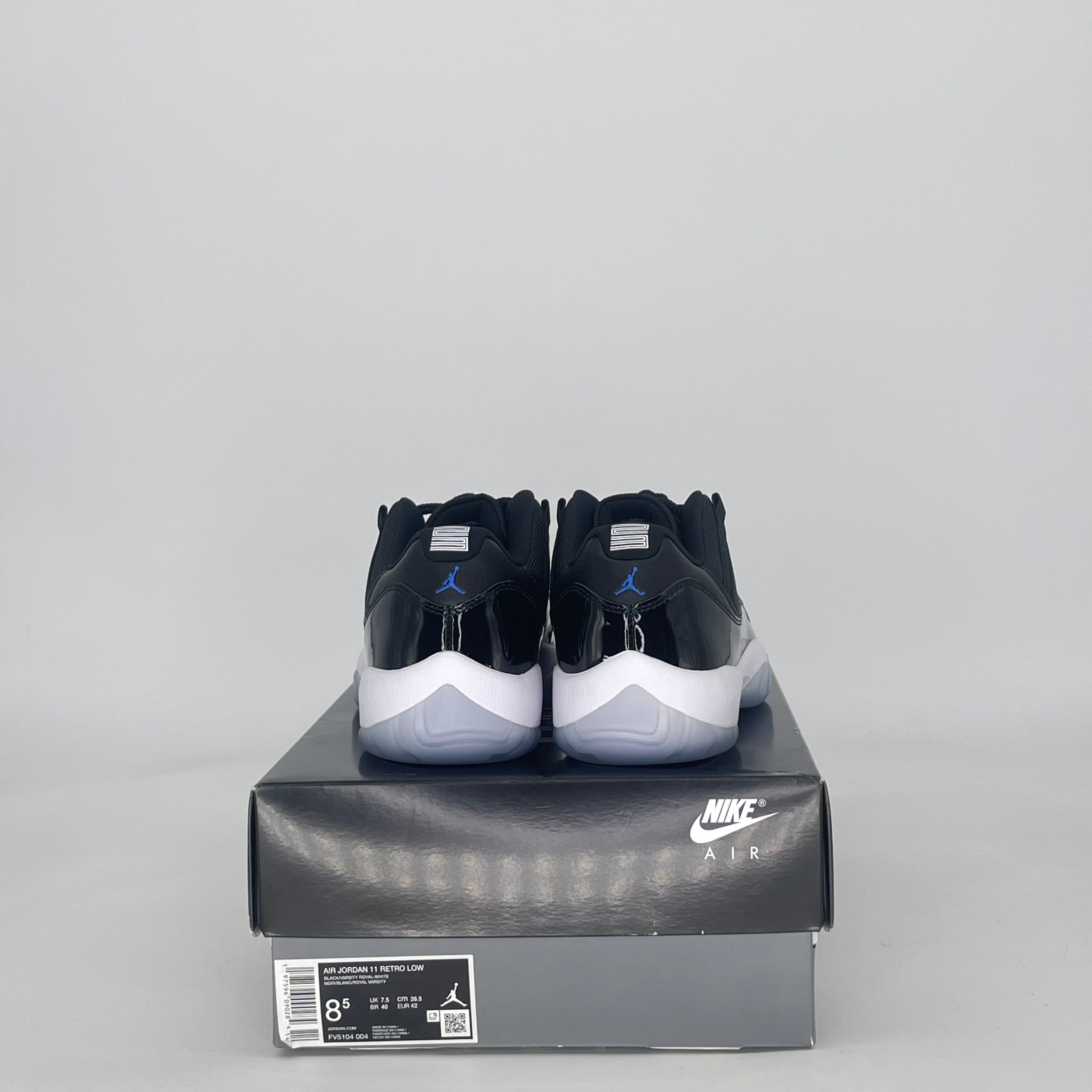 AIR JORDAN 11 LOW SPACE JAM FV5104-004 SIZE 8.5/10W