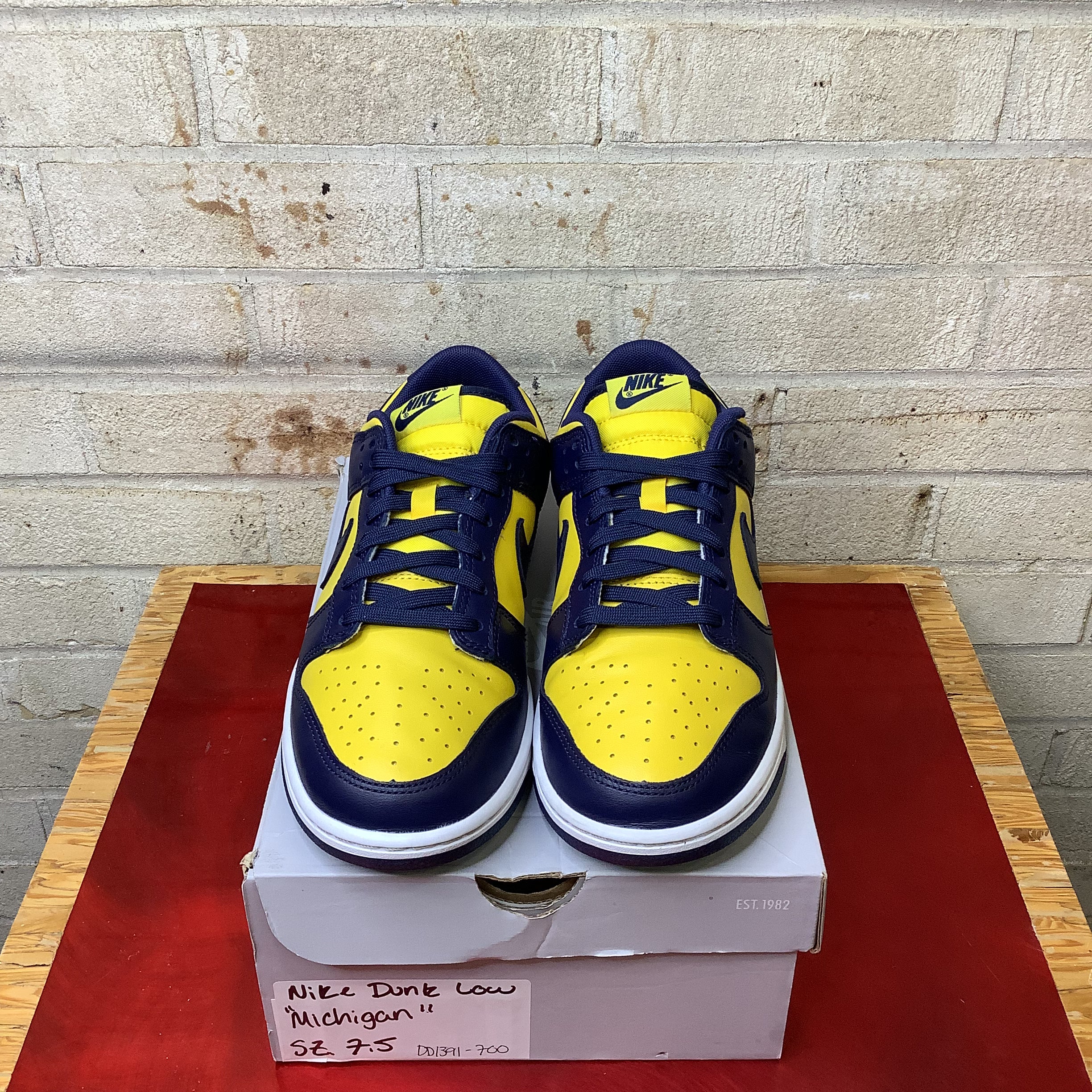 NIKE DUNK LOW MICHIGAN SIZE 7.5/9W DD1391-700