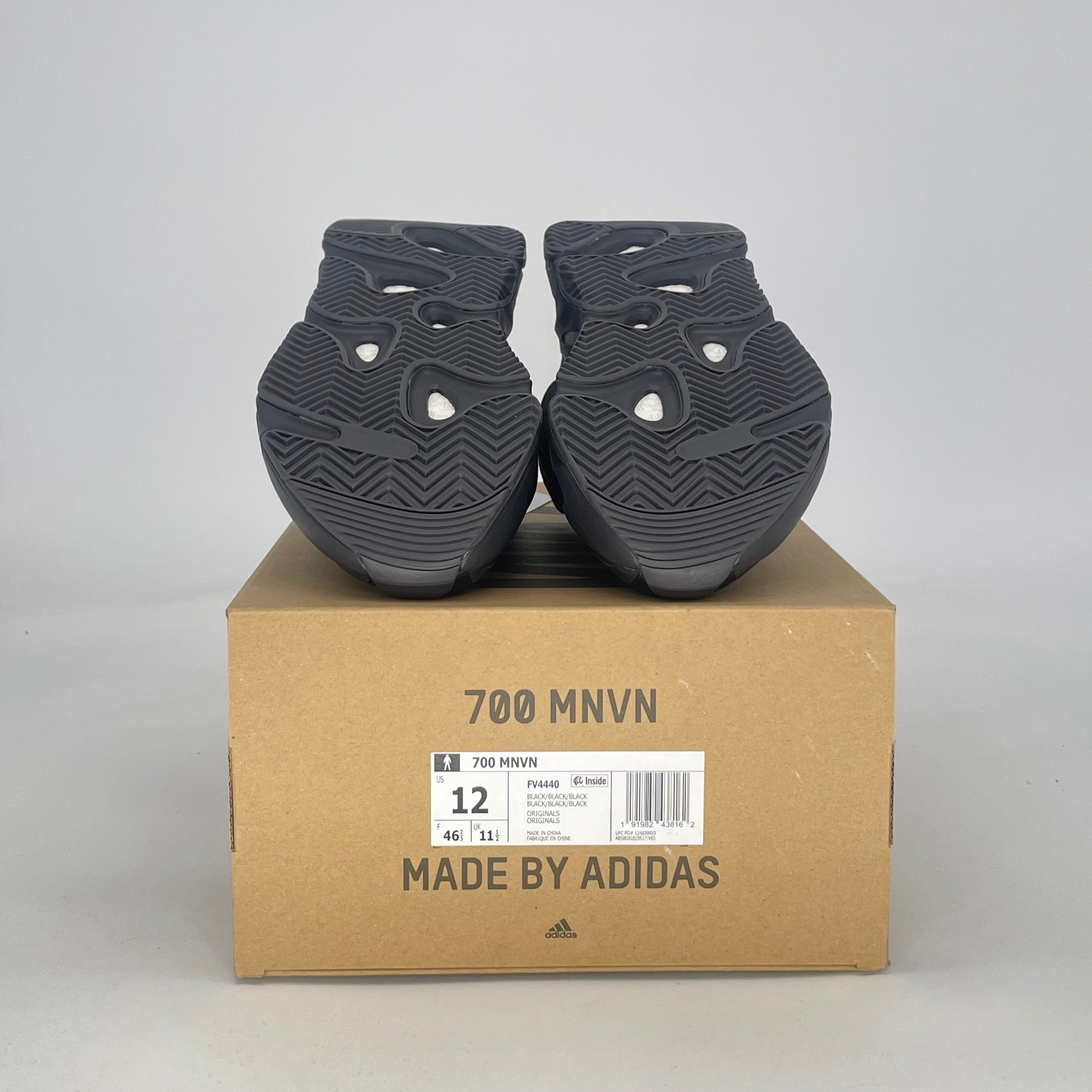 ADIDAS YEEZY BOOST 700 TRIPLE BLACK FV4440 SIZE 12/13.5W