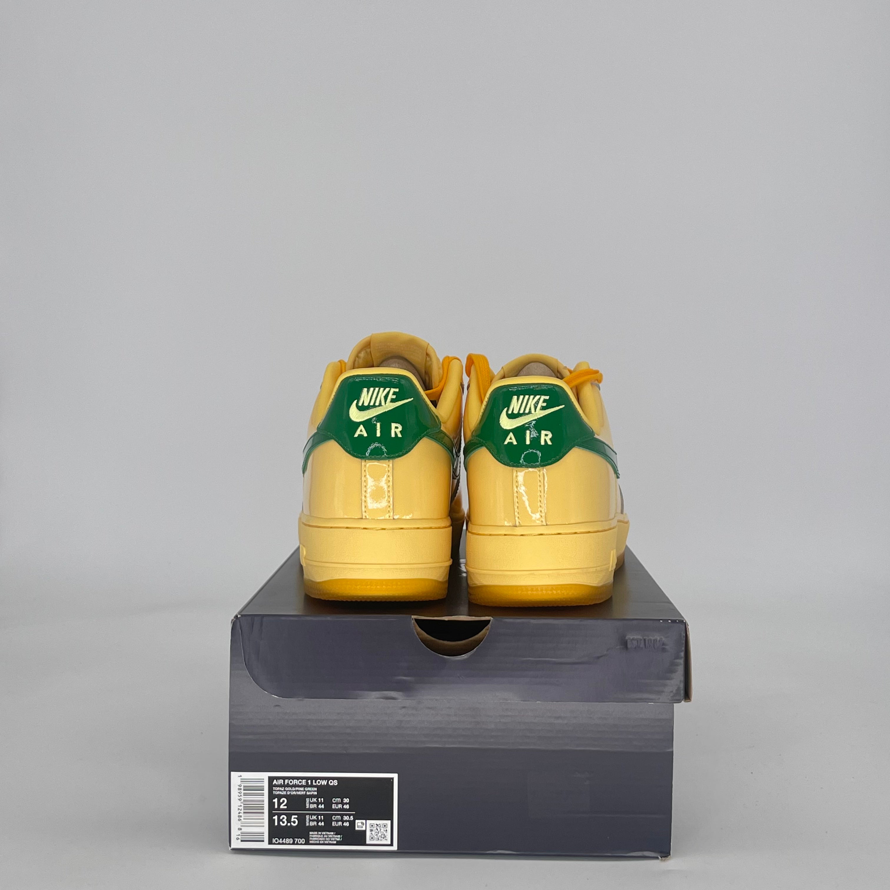 NIKE AIR FORCE 1 LOW PATENT LEATHER TOPAZ GOLD PINE GREEN IO4489-700 SIZE 12/13.5W