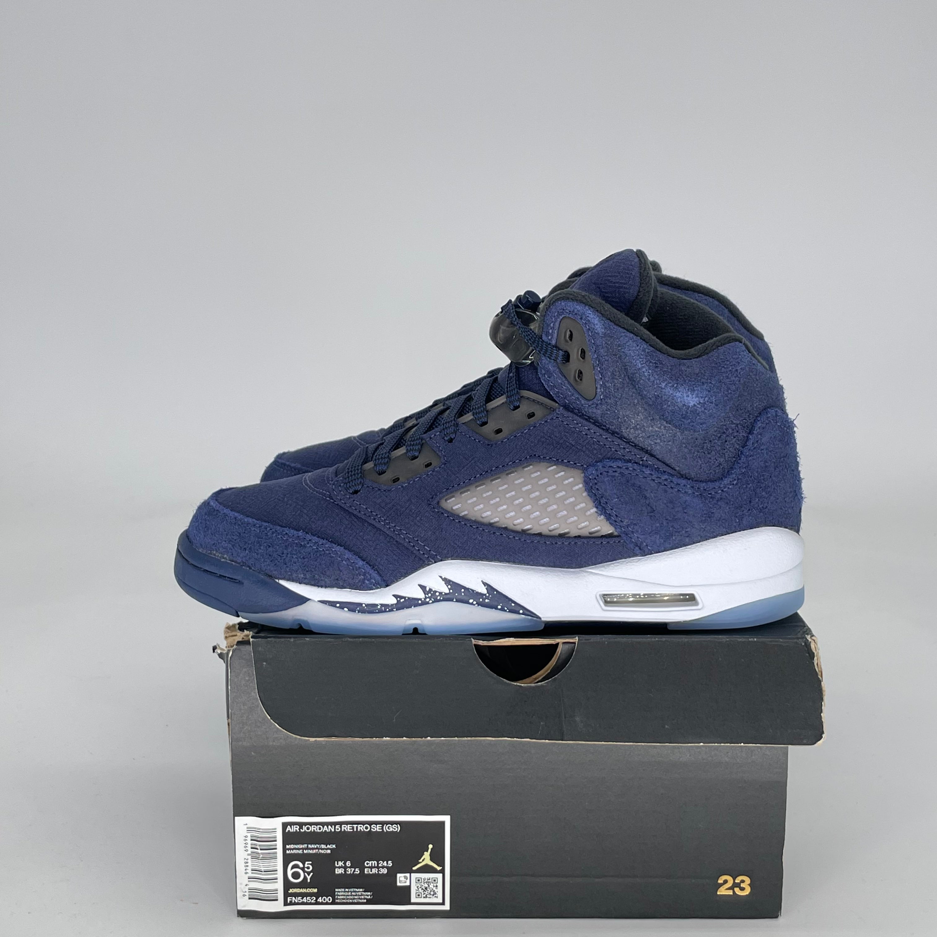 AIR JORDAN 5 GEORGETOWN FN5452-400 SIZE 6.5/8W GS