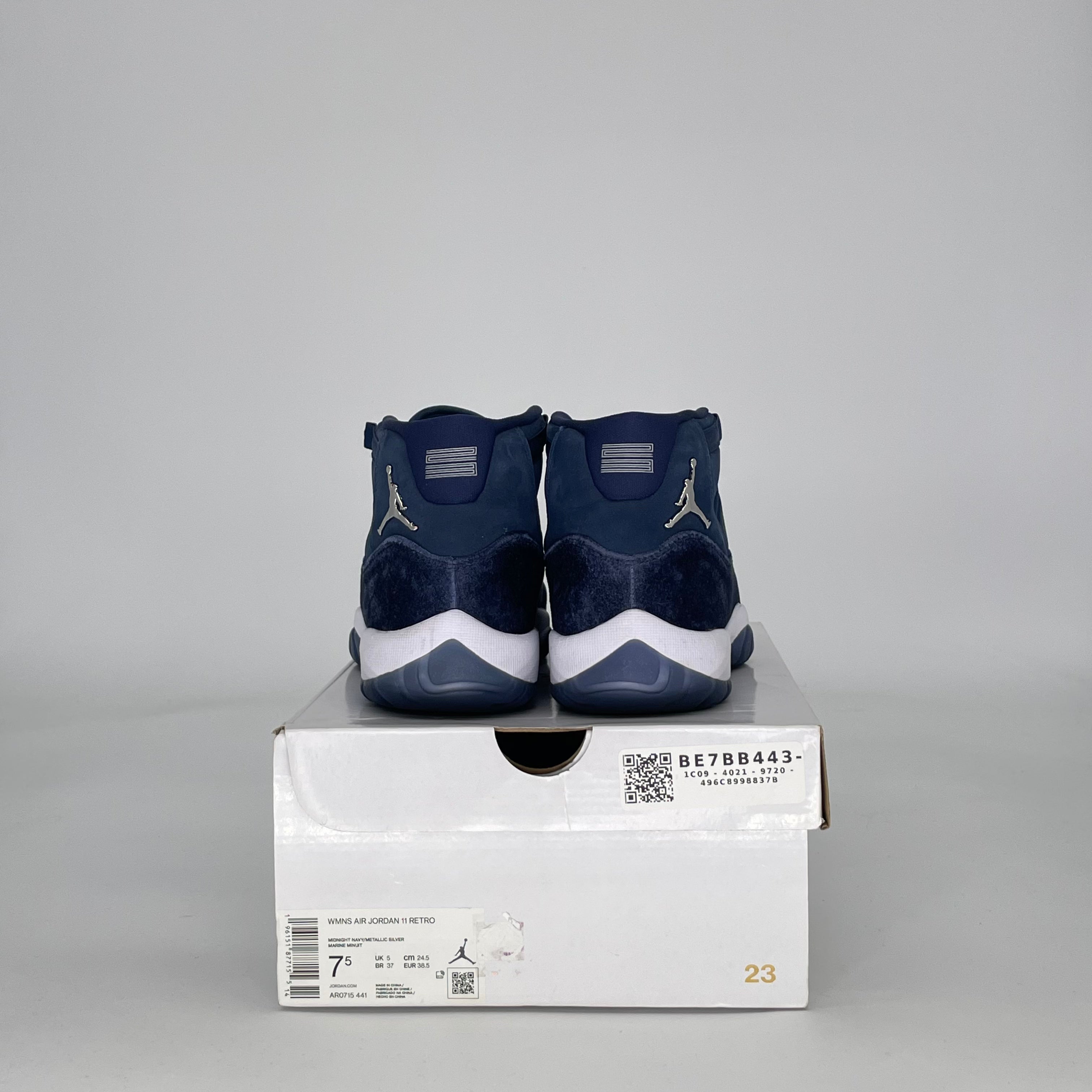 AIR JORDAN 11 MIDNIGHT NAVY AR0715-441 SIZE 6/7.5W GS