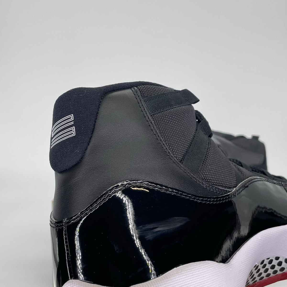 Jordan 11 Retro Playoffs Bred (2019)