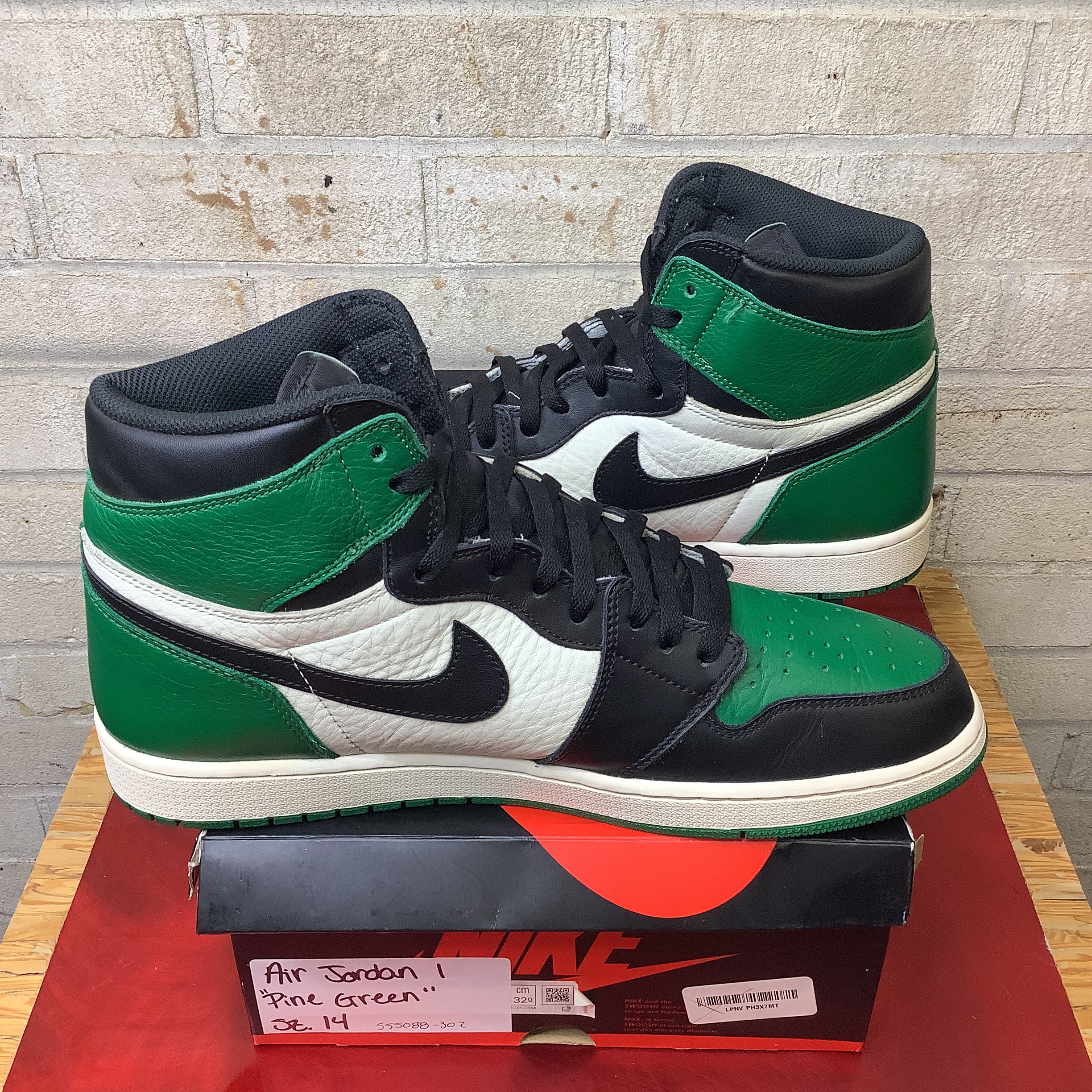 AIR JORDAN 1 PINE GREEN 555088-302 SIZE 14/15.5W