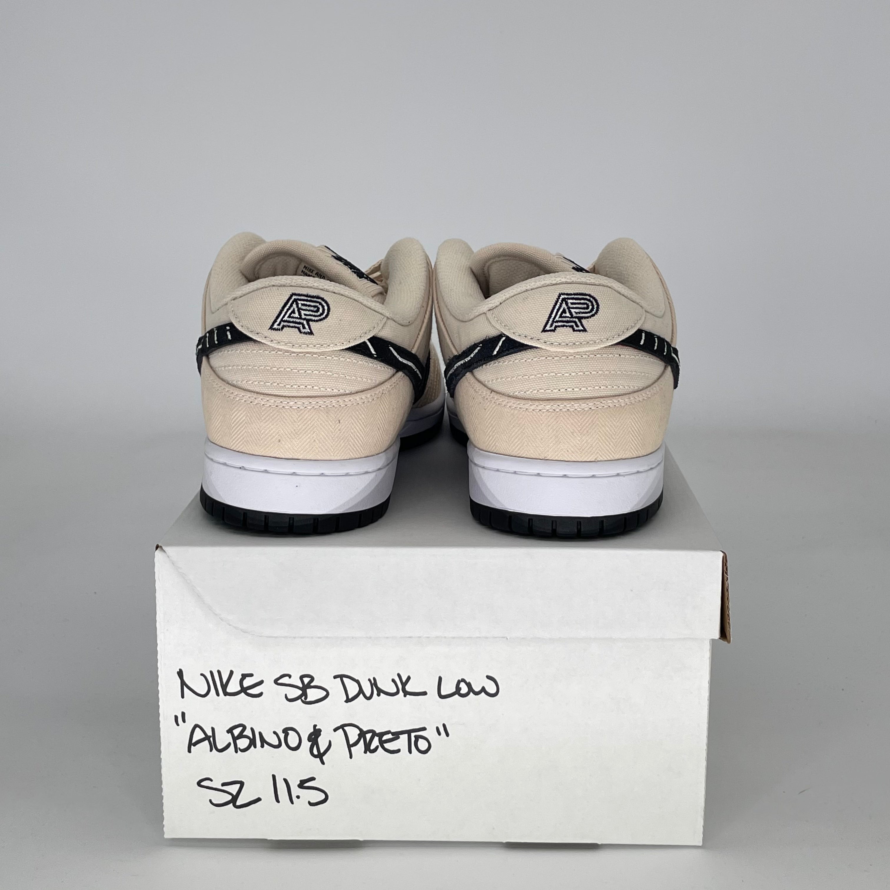NIKE SB DUNK LOW ALBINO AND PRETO FD2627-200 SIZE 11.5/13W
