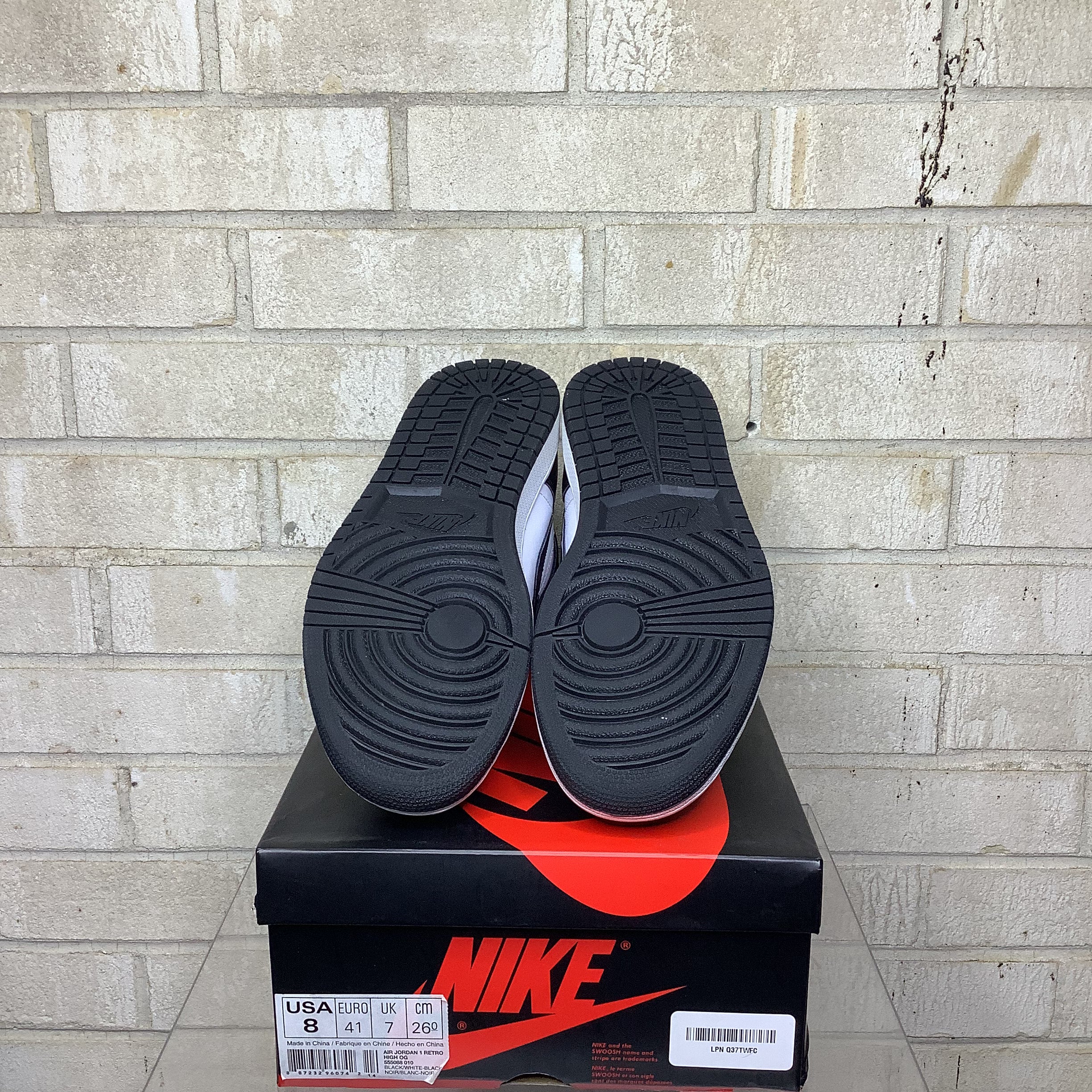 AIR JORDAN 1 BLACK WHITE SIZE 8/9.5W 555088-010