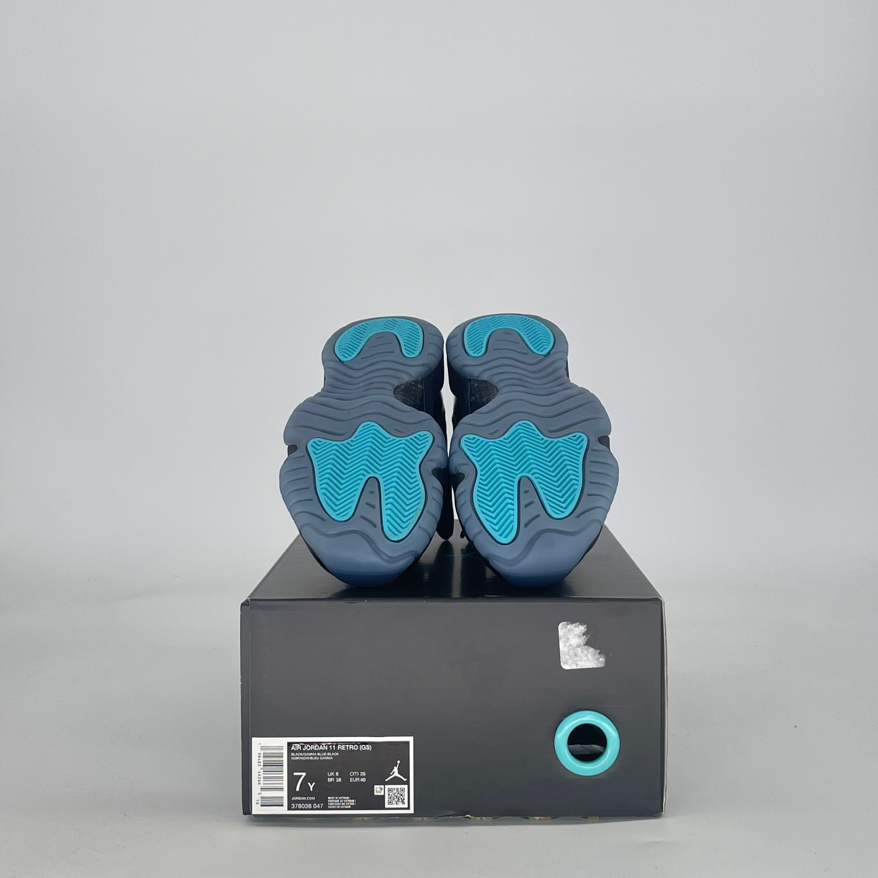 AIR JORDAN 11 GAMMA BLUE 378038-047 SIZE 7/8.5W GS