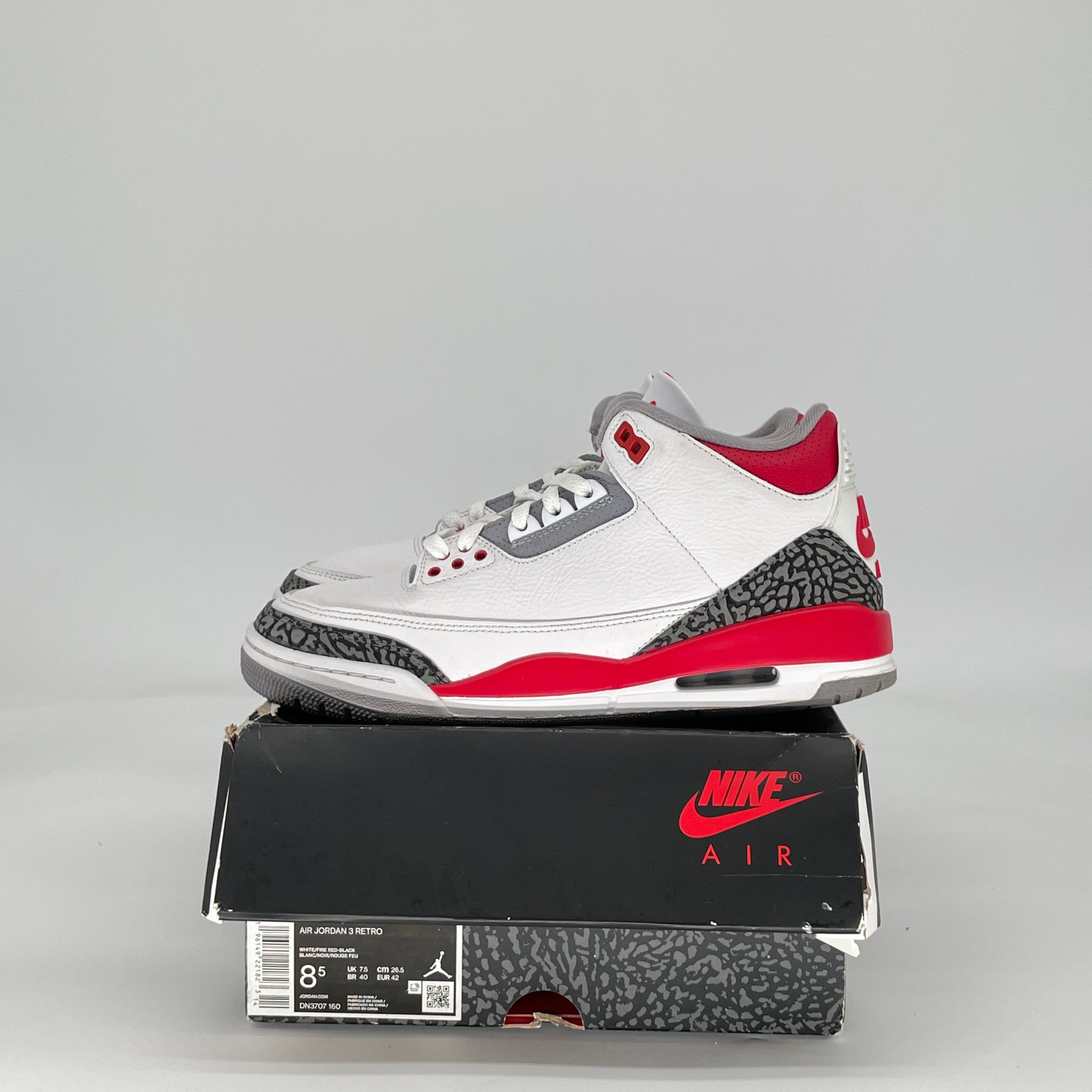 AIR JORDAN 3 FIRE RED DN3707-160 SIZE 8.5/10W