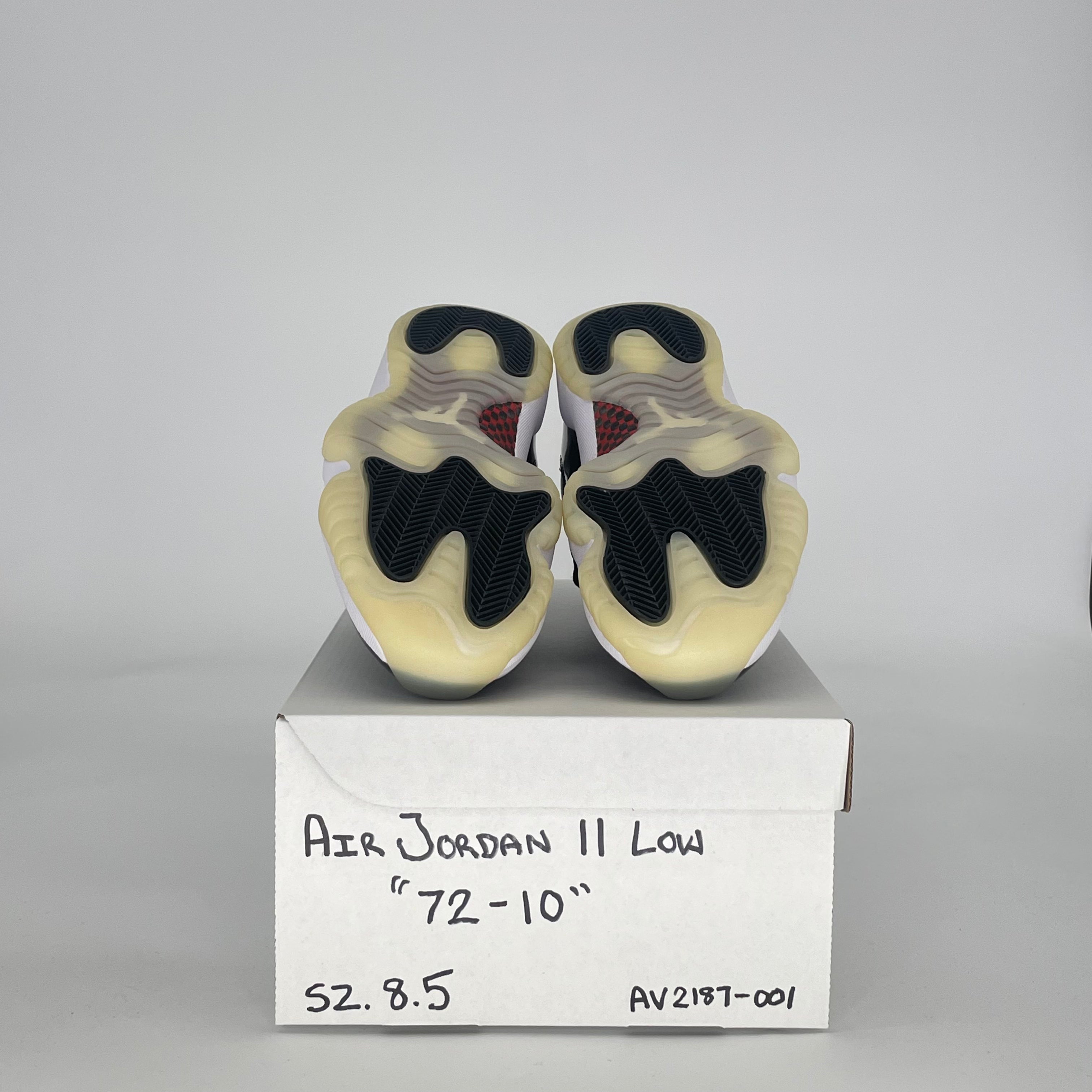 AIR JORDAN 11 LOW 72-10 AV2187-001 SIZE 8.5/10W