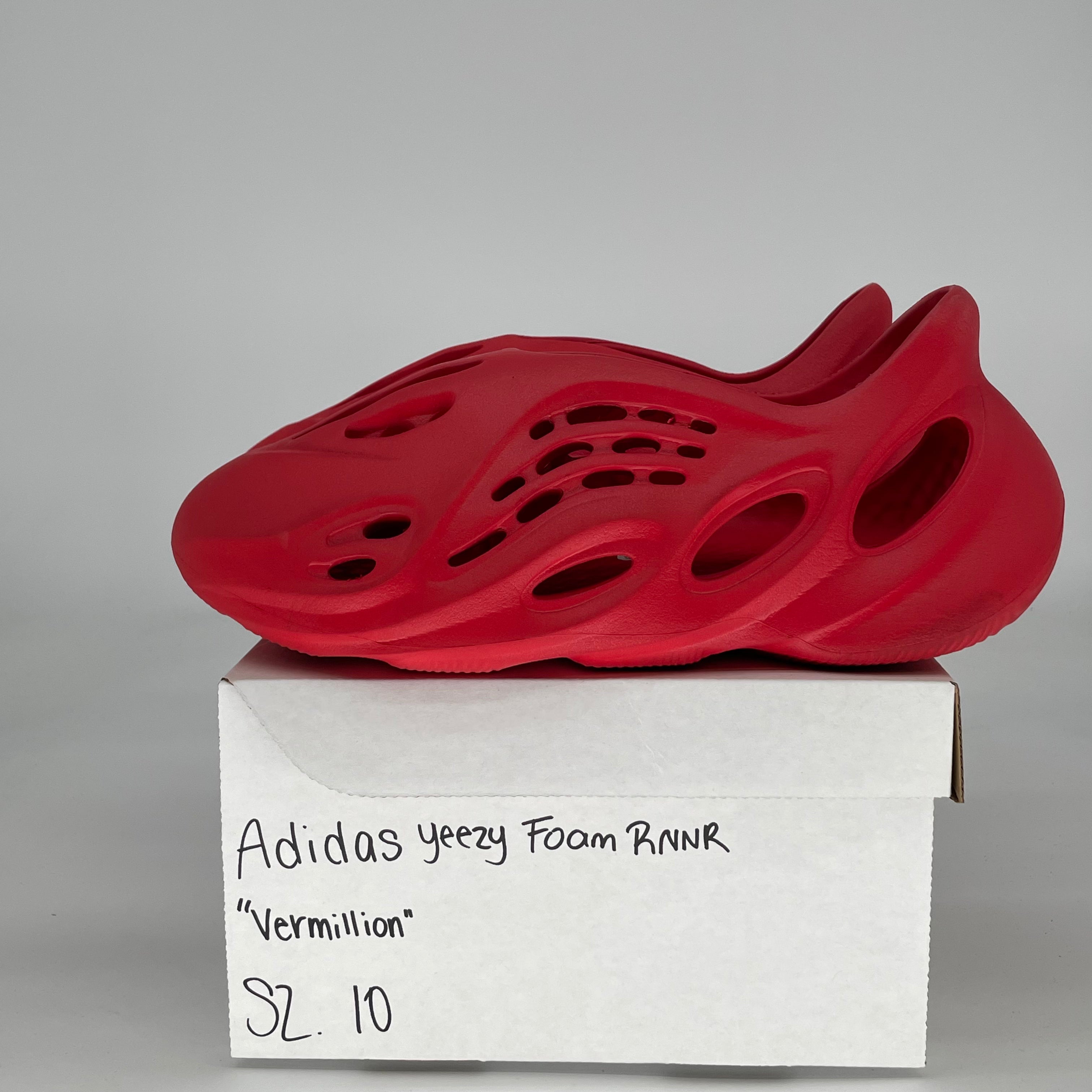 ADIDAS YEEZY FOAM RNNR VERMILLION GW3355 SIZE 10/11.5W