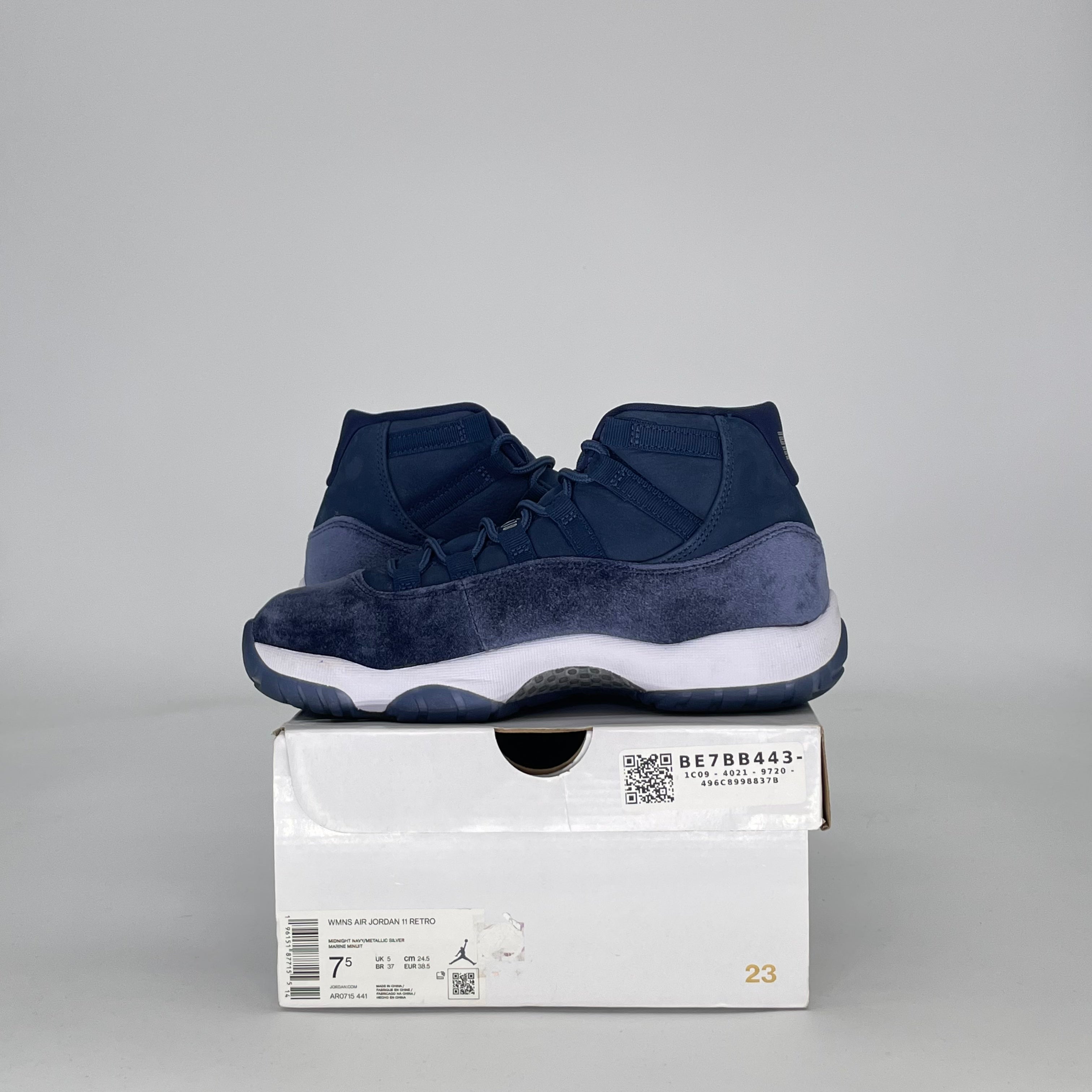 AIR JORDAN 11 MIDNIGHT NAVY AR0715-441 SIZE 6/7.5W GS