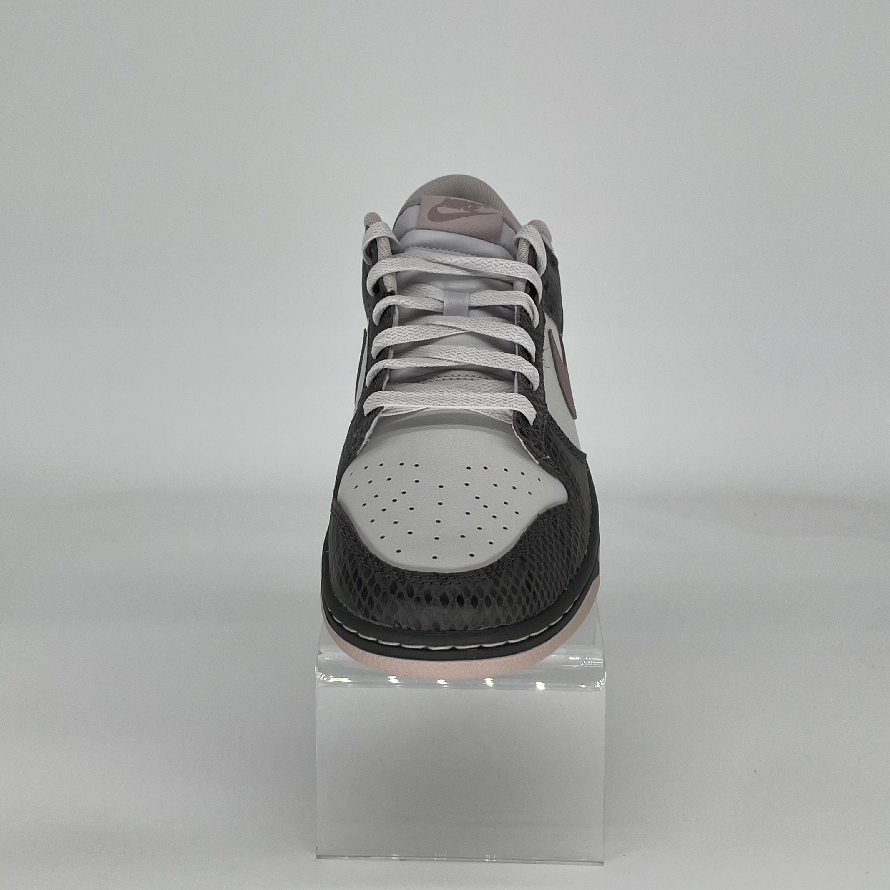 NIKE DUNK LOW MEDIUM ASH VIOLET SNAKESKIN HV6932-299