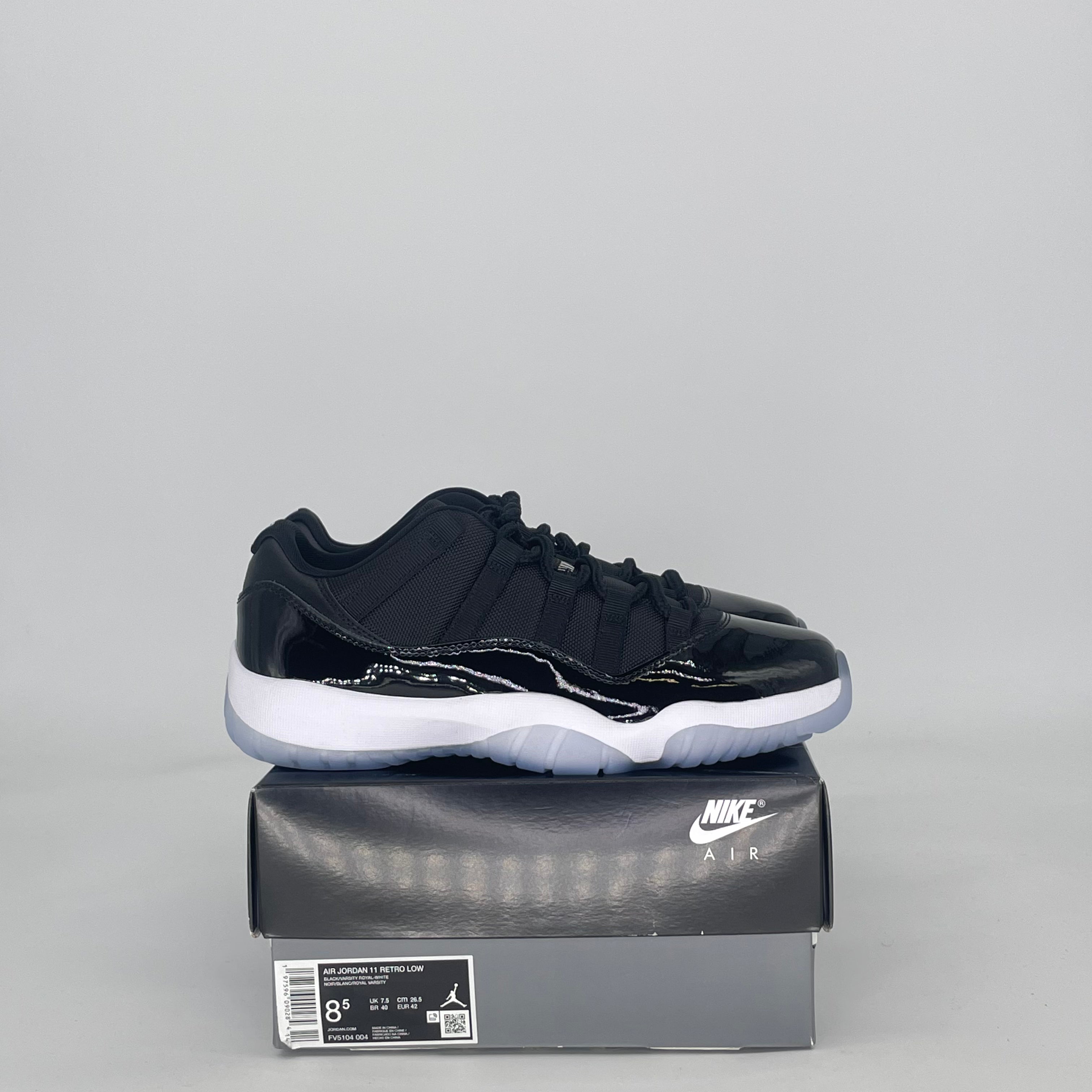 AIR JORDAN 11 LOW SPACE JAM FV5104-004 SIZE 8.5/10W