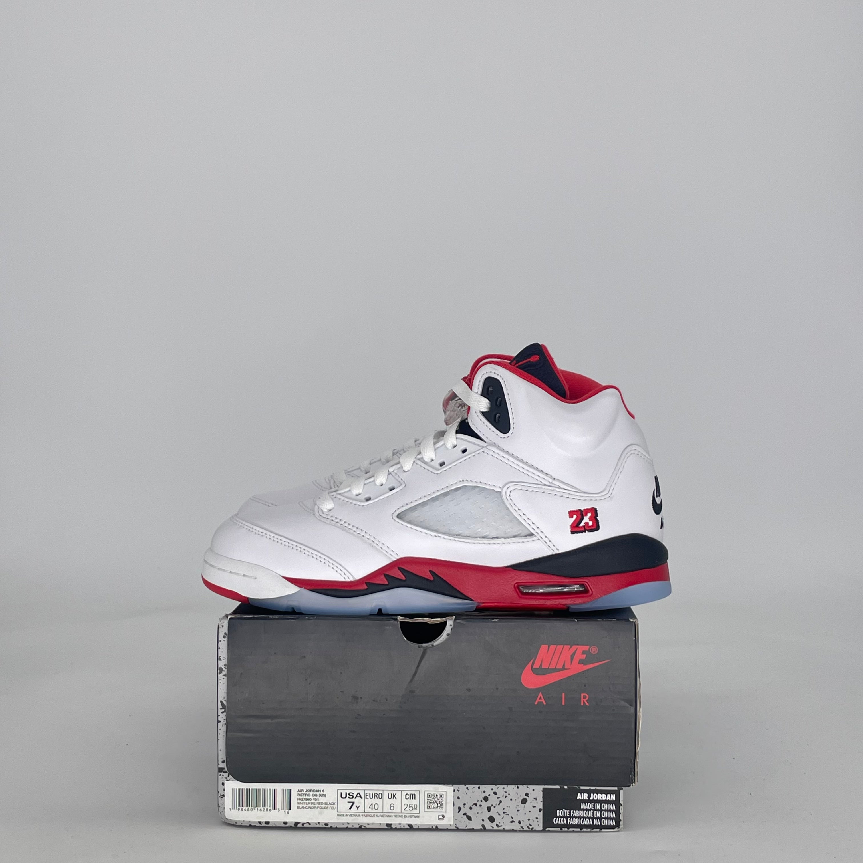 AIR JORDAN 5 FIRE RED BLACK TONGUE HQ7980-101 SIZE 7/8.5W GS