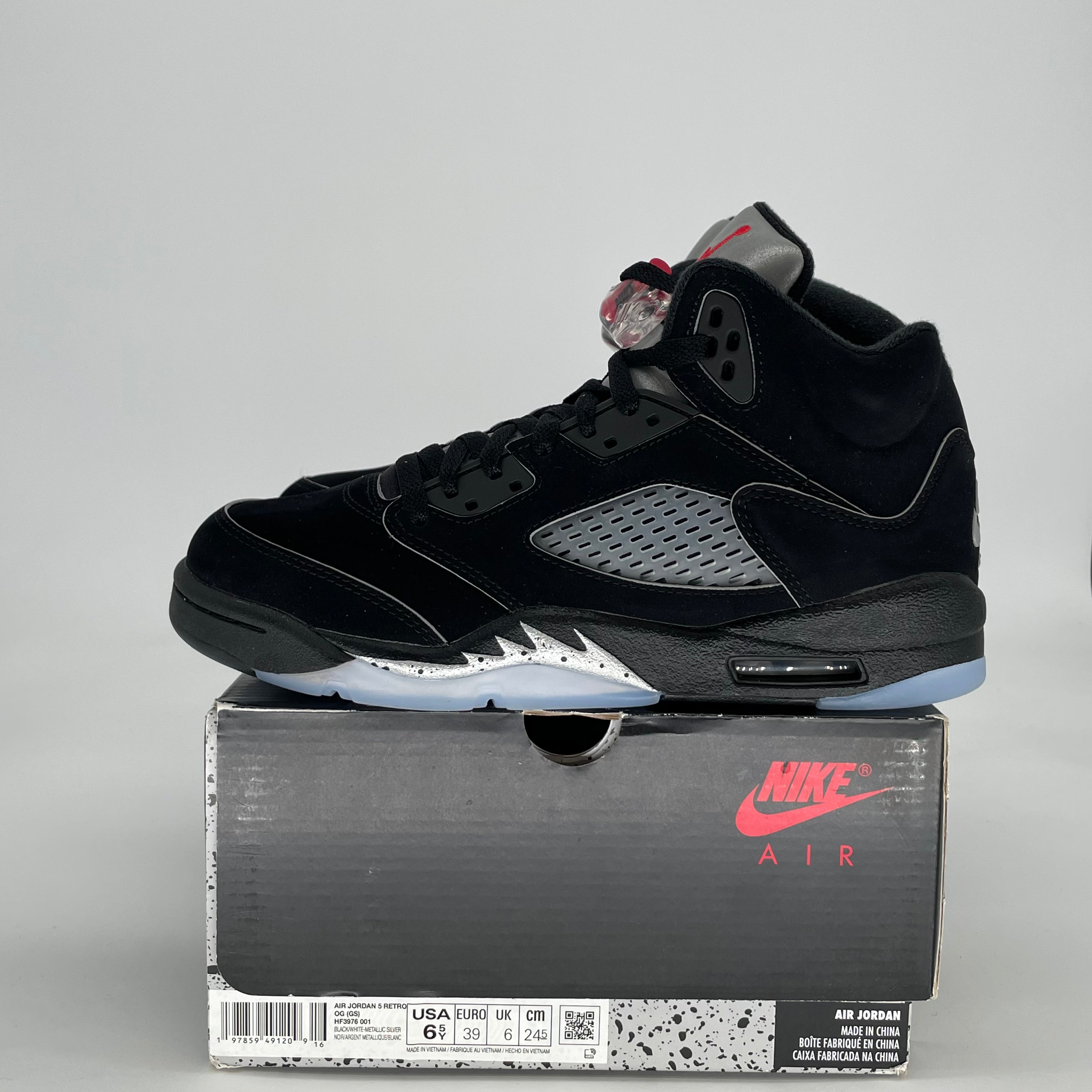AIR JORDAN 5 BLACK METALLIC REIMAGINED HF3976-001 SIZE 6.5/8W