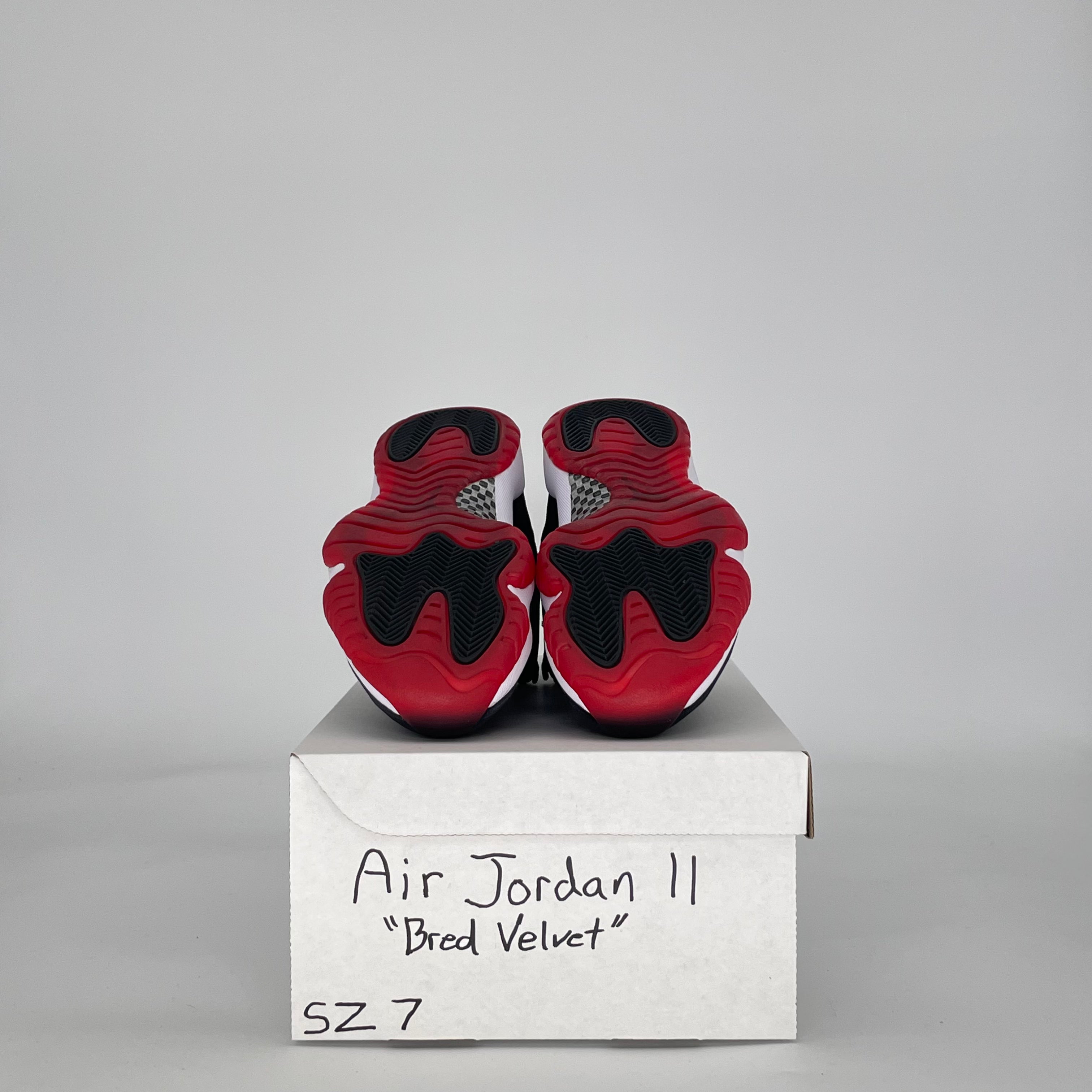 AIR JORDAN 11 BRED VELVET DB5457-061 SIZE 7/8.5W GS