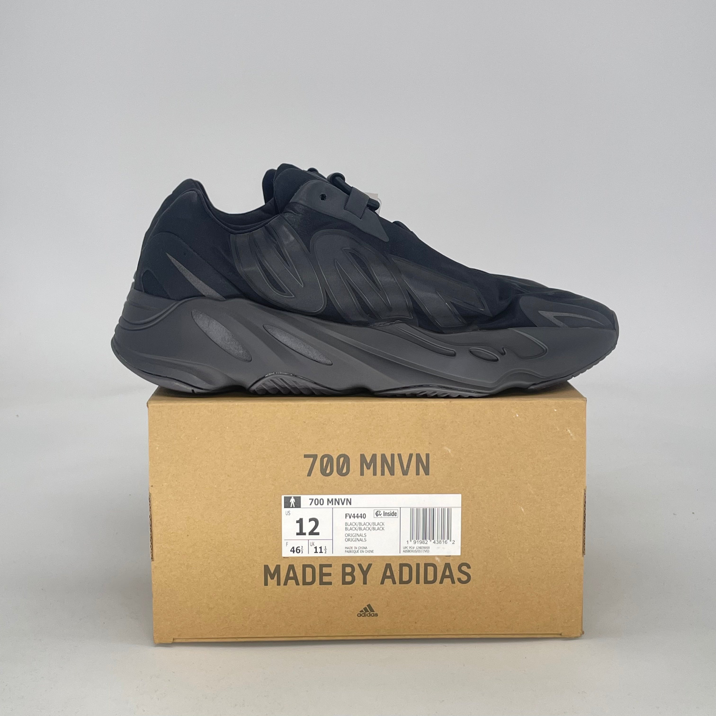 ADIDAS YEEZY BOOST 700 TRIPLE BLACK FV4440 SIZE 12/13.5W