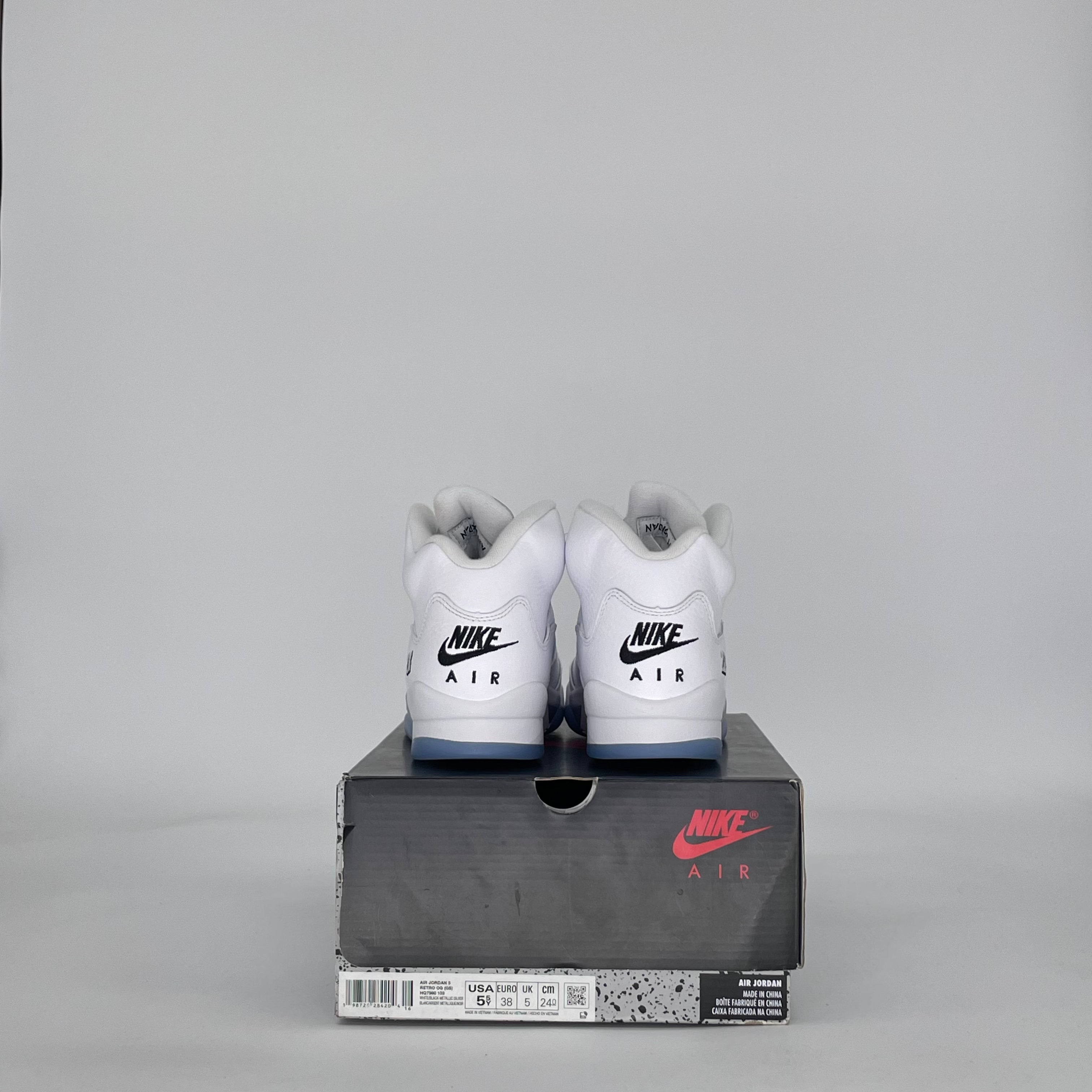 AIR JORDAN 5 WHITE METALLIC HQ7980-103 SIZE 5.5/7W GS