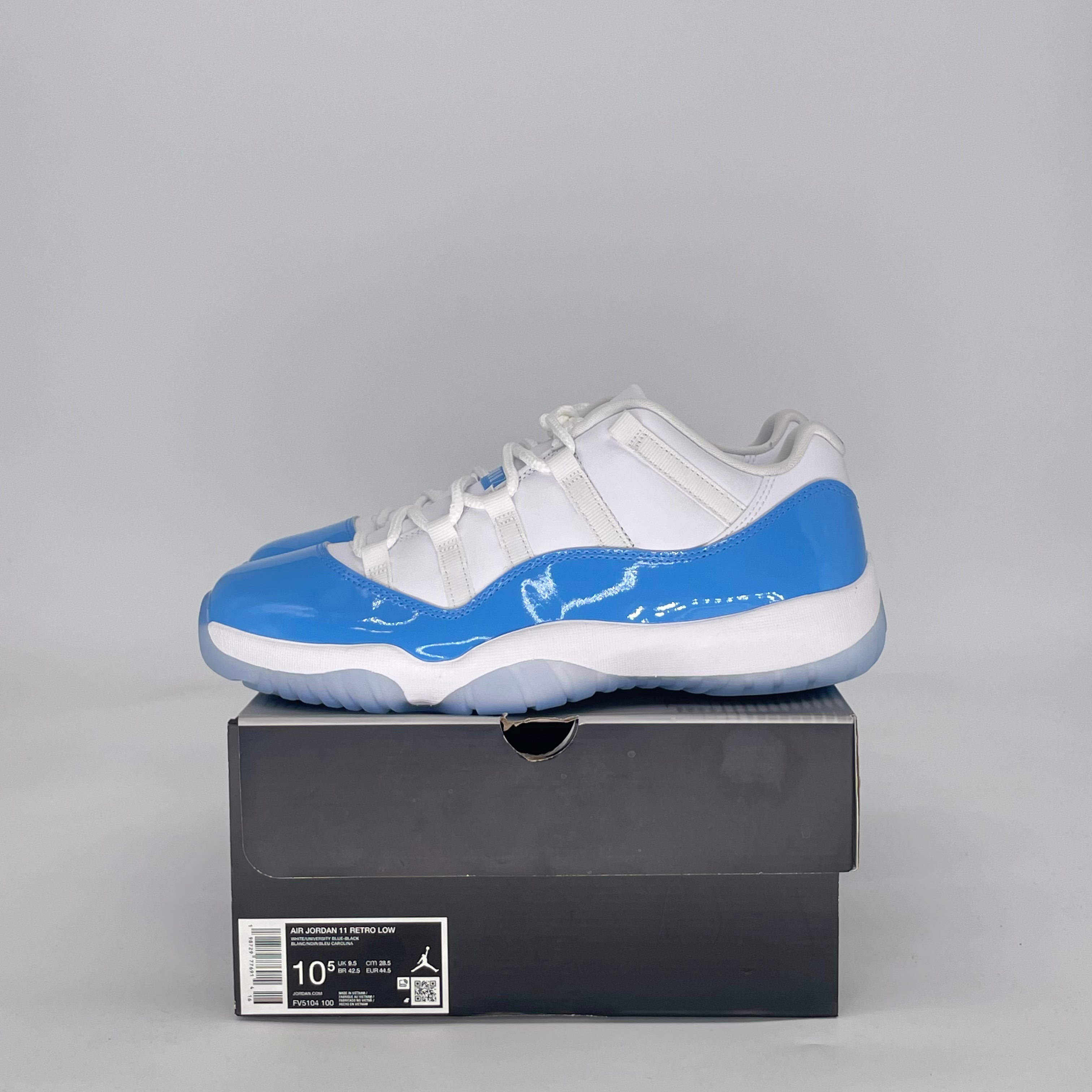 AIR JORDAN 11 LOW UNIVERSITY BLUE FV5104-100 SIZE 10.5/12W