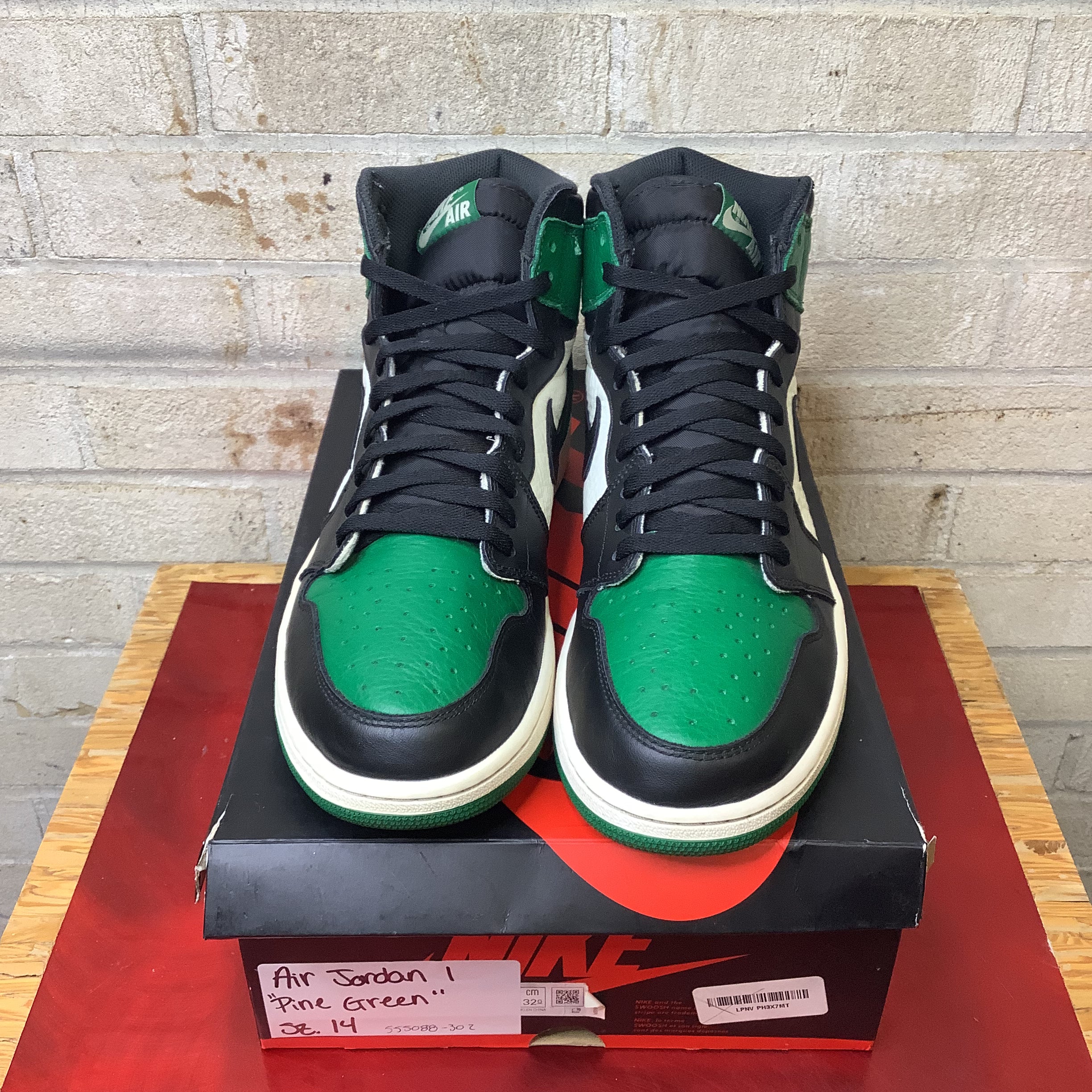 AIR JORDAN 1 PINE GREEN 555088-302 SIZE 14/15.5W