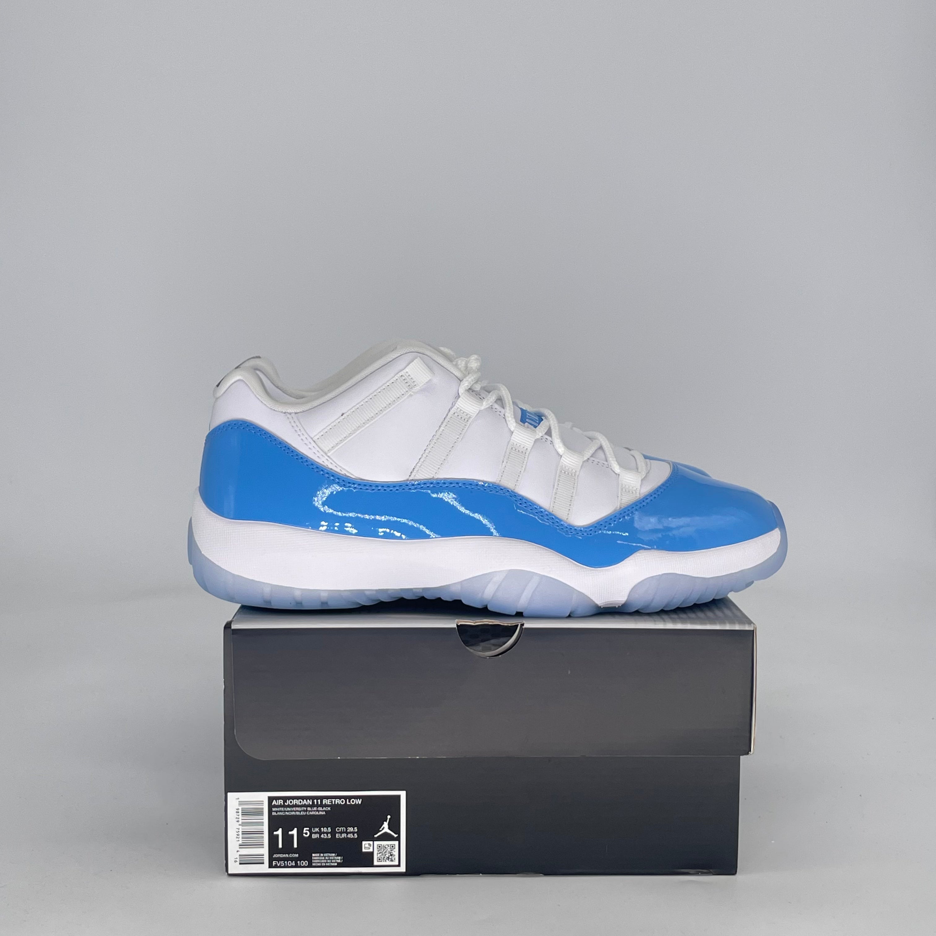 AIR JORDAN 11 LOW UNIVERSITY BLUE FV5104-100 SIZE 11.5/13W