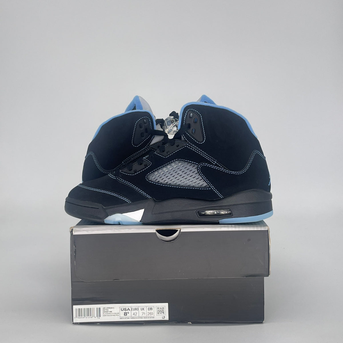 Jordan 5 Retro Black University Blue (2026)
