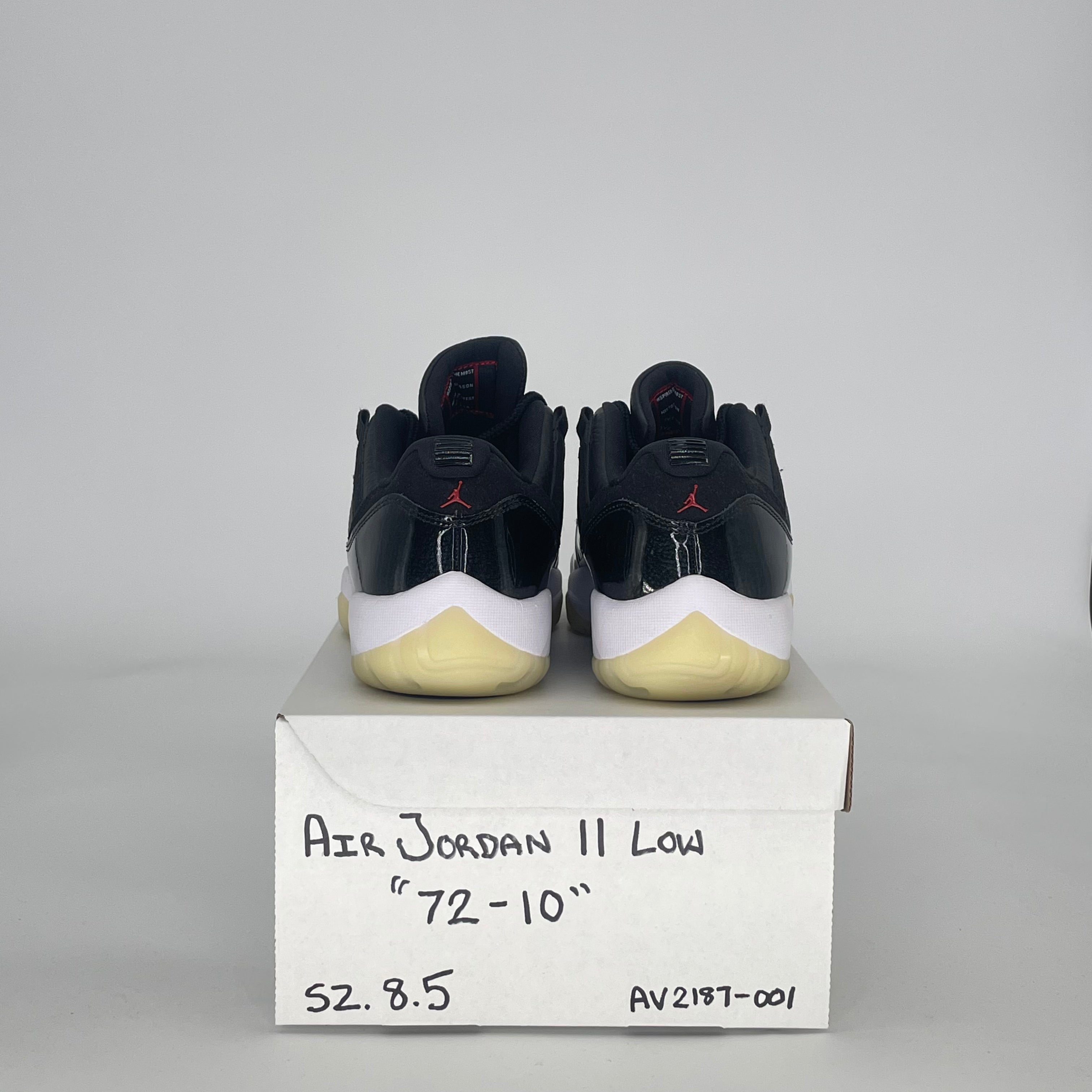 AIR JORDAN 11 LOW 72-10 AV2187-001 SIZE 8.5/10W